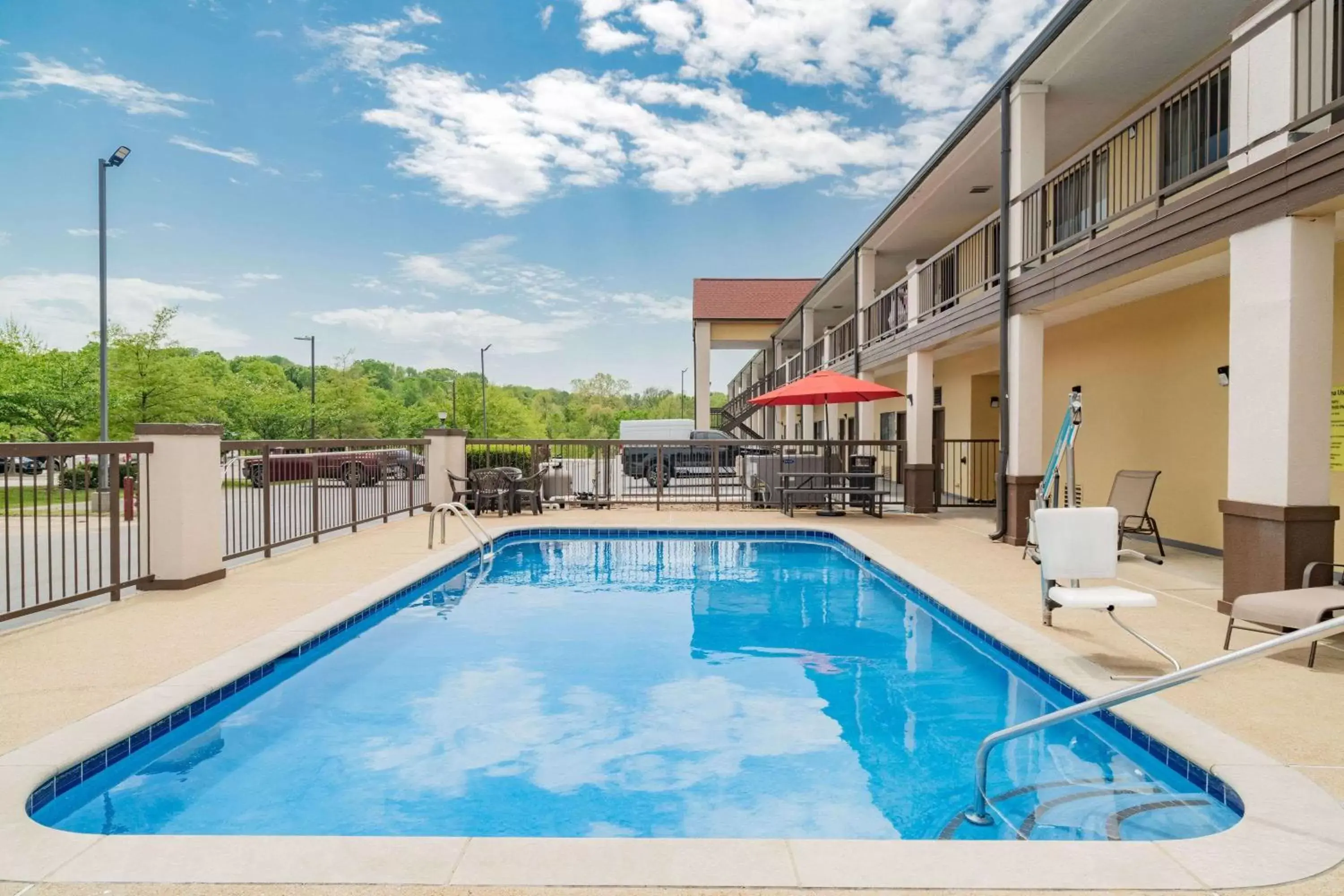 Pool view, Swimming Pool in Super 8 by Wyndham Columbia