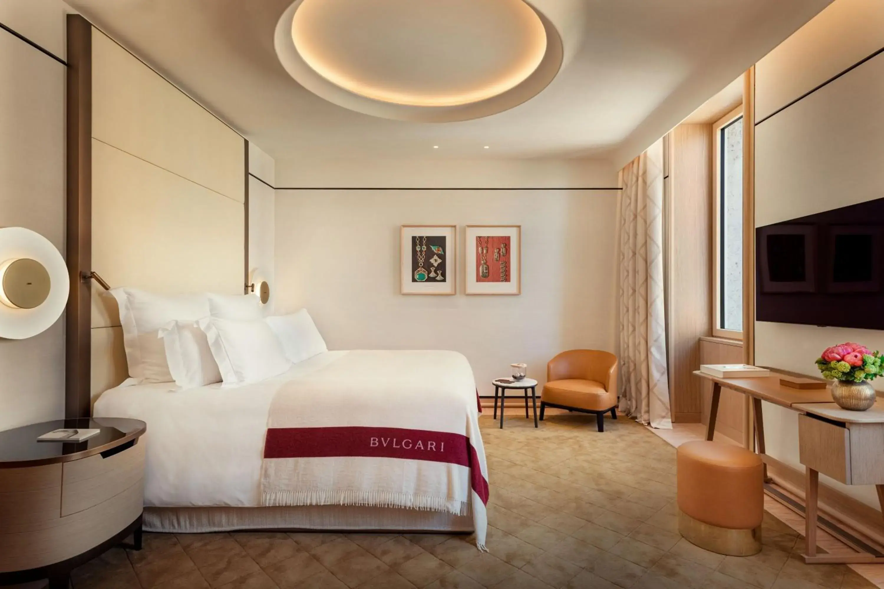 Photo of the whole room, Bed in Bulgari Hotel Roma