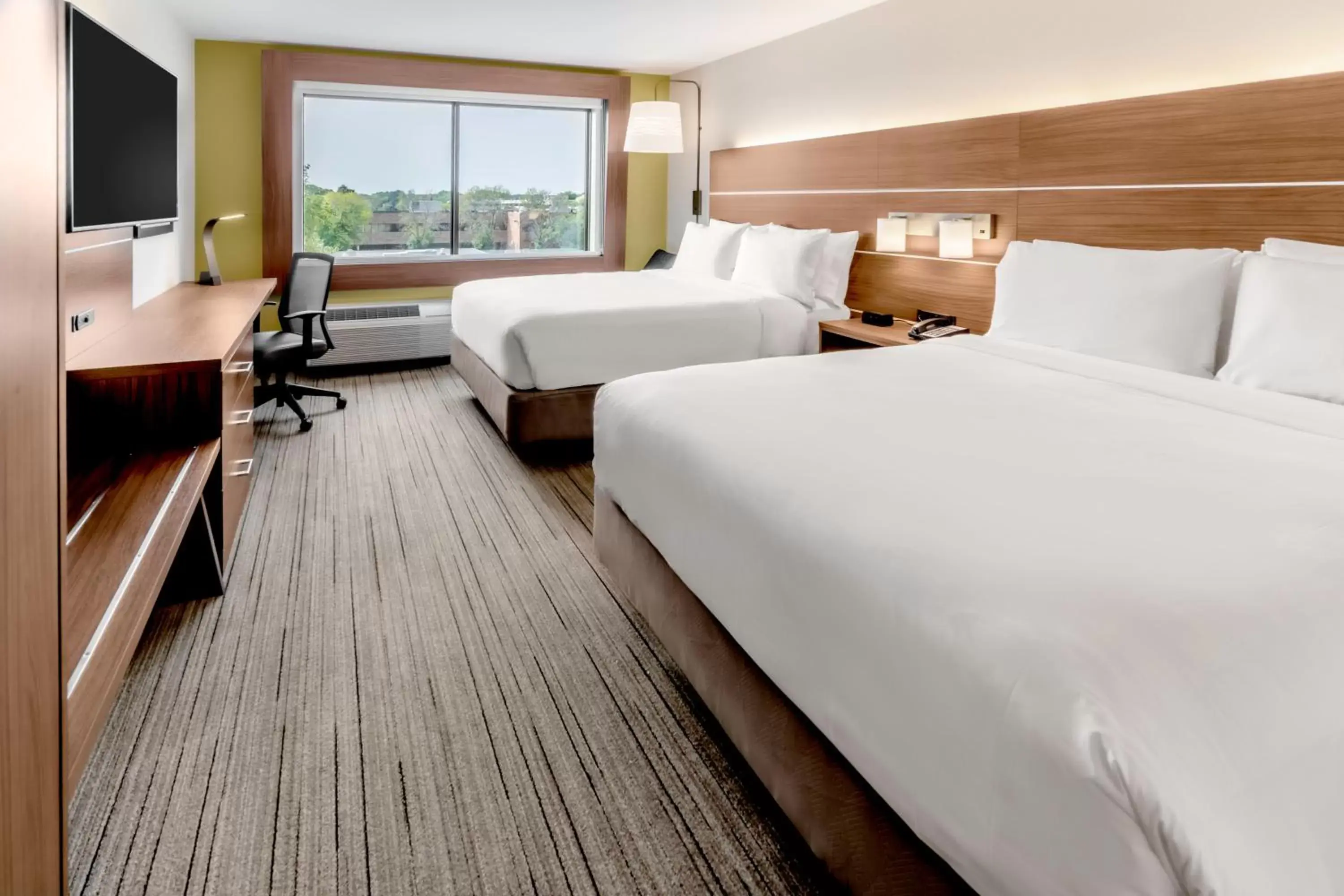 Photo of the whole room, Bed in Holiday Inn Express & Suites - Milwaukee West Allis, an IHG Hotel