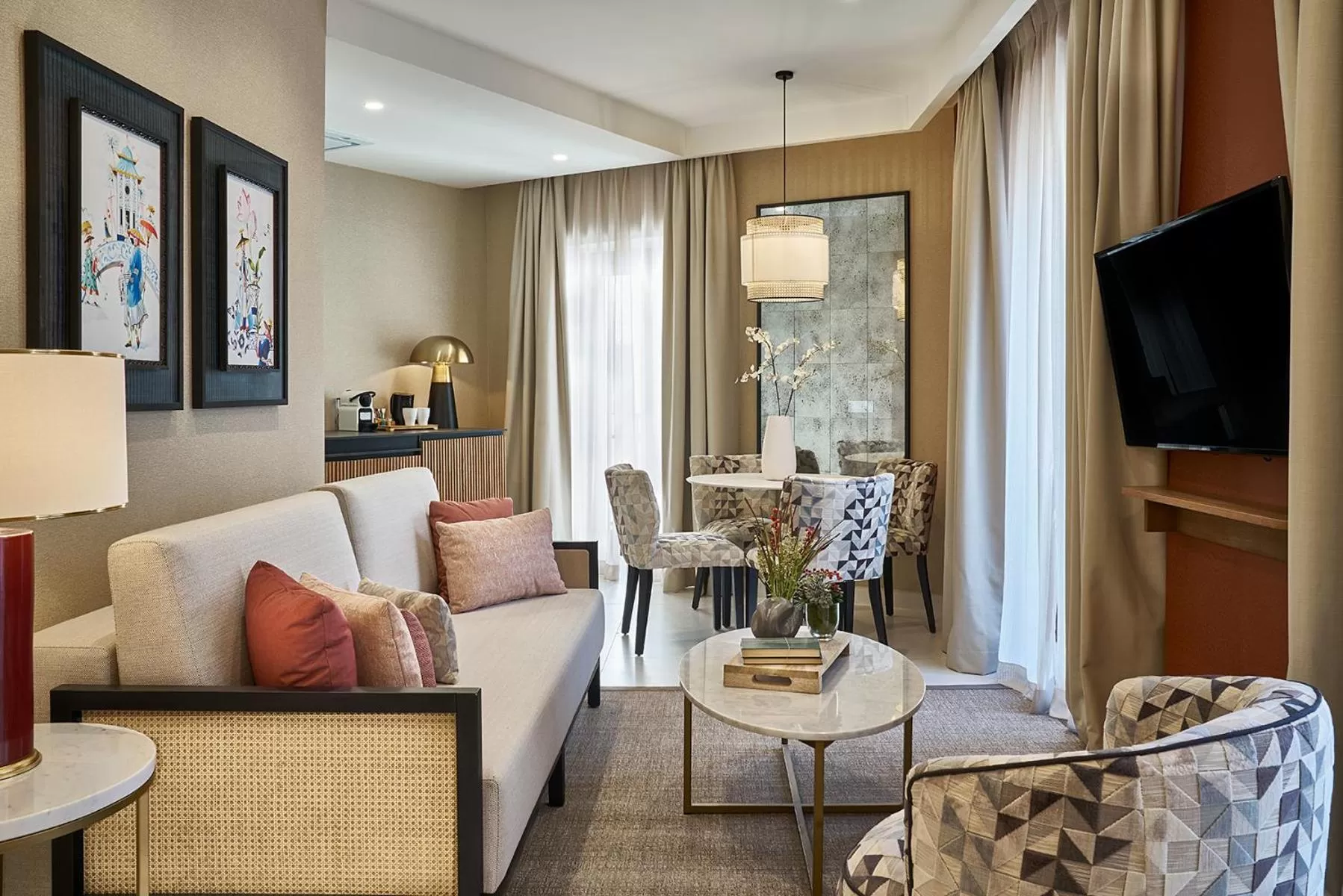 TV and multimedia in Vincci Molviedro Suites Apartments