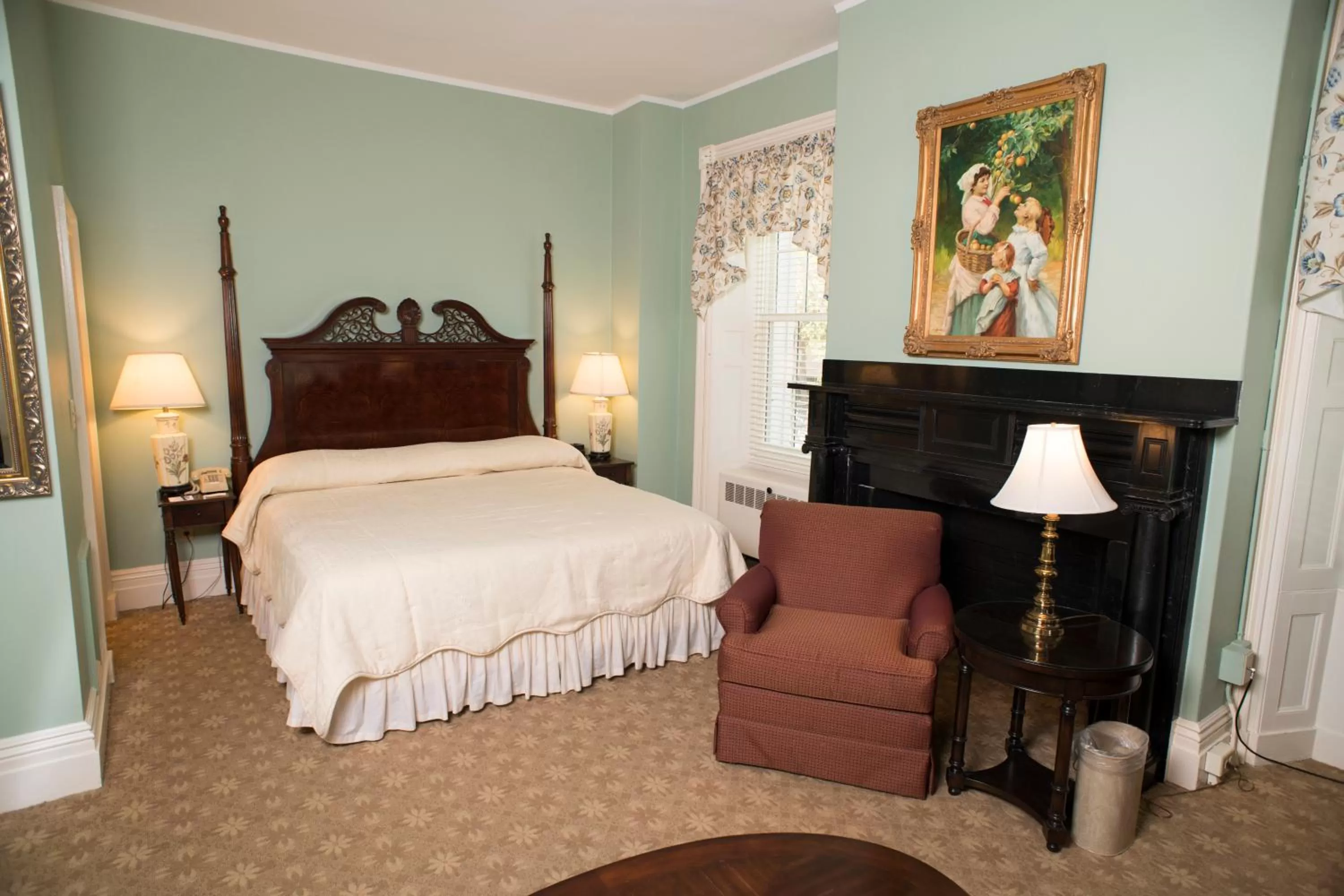 Bed in Middlebury Inn