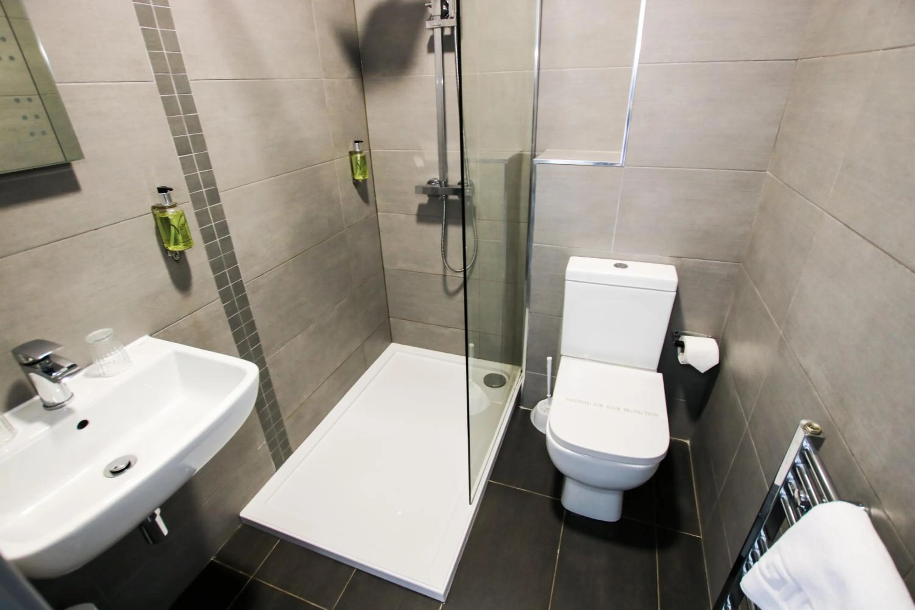 Bathroom in Brunswick Merchant City Hotel