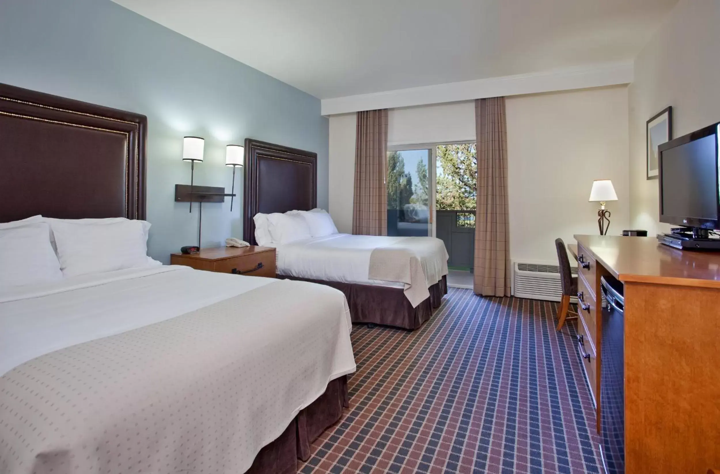Queen Room with Two Queen Beds in The Lodge at Eagle Crest Queen Room with Two Queen Beds in The Lodge at Eagle Crest
