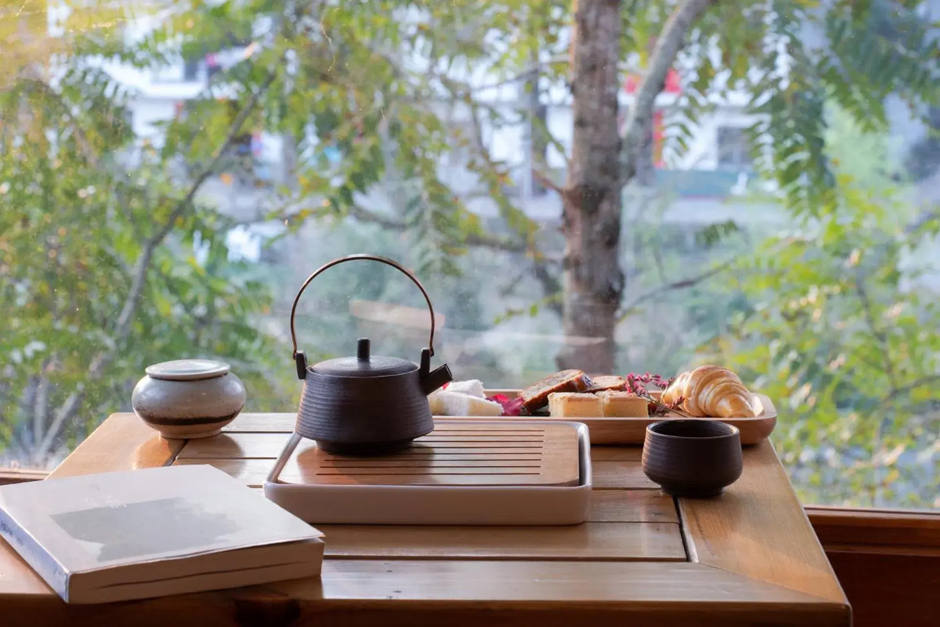 Coffee/tea facilities in Yangshuo Moondance Hotel