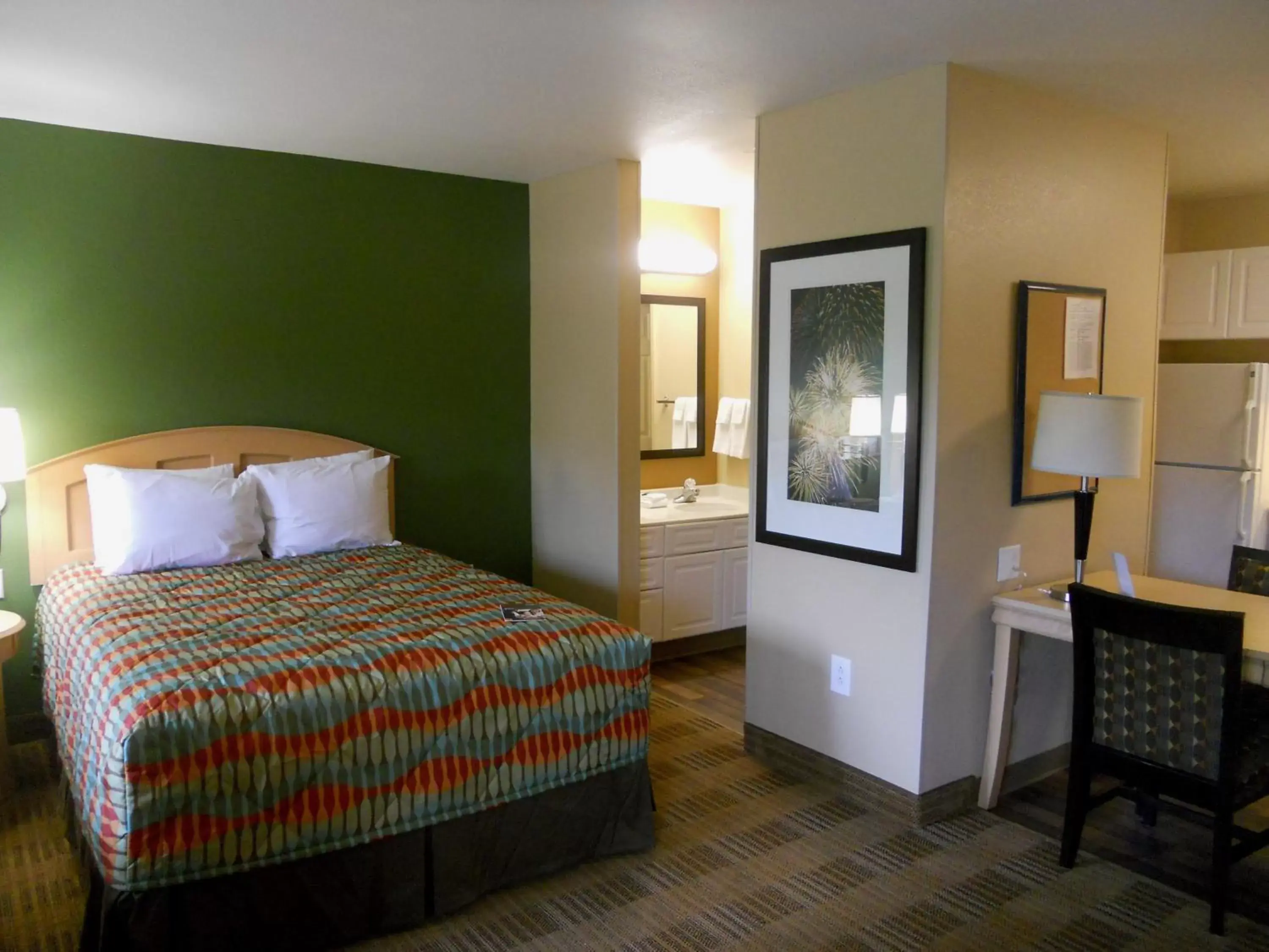 Bed in Extended Stay America Suites - Orlando - Convention Center - Universal Blvd