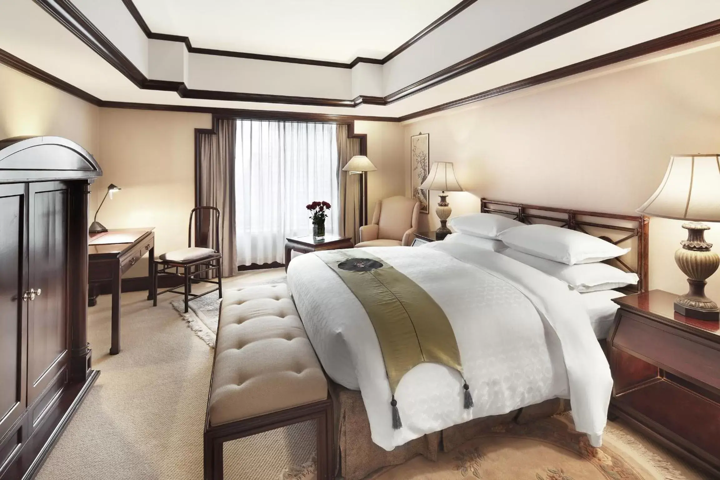 Bed in Hongqiao Jin Jiang Hotel (Formerly Sheraton Shanghai Hongqiao Hotel)