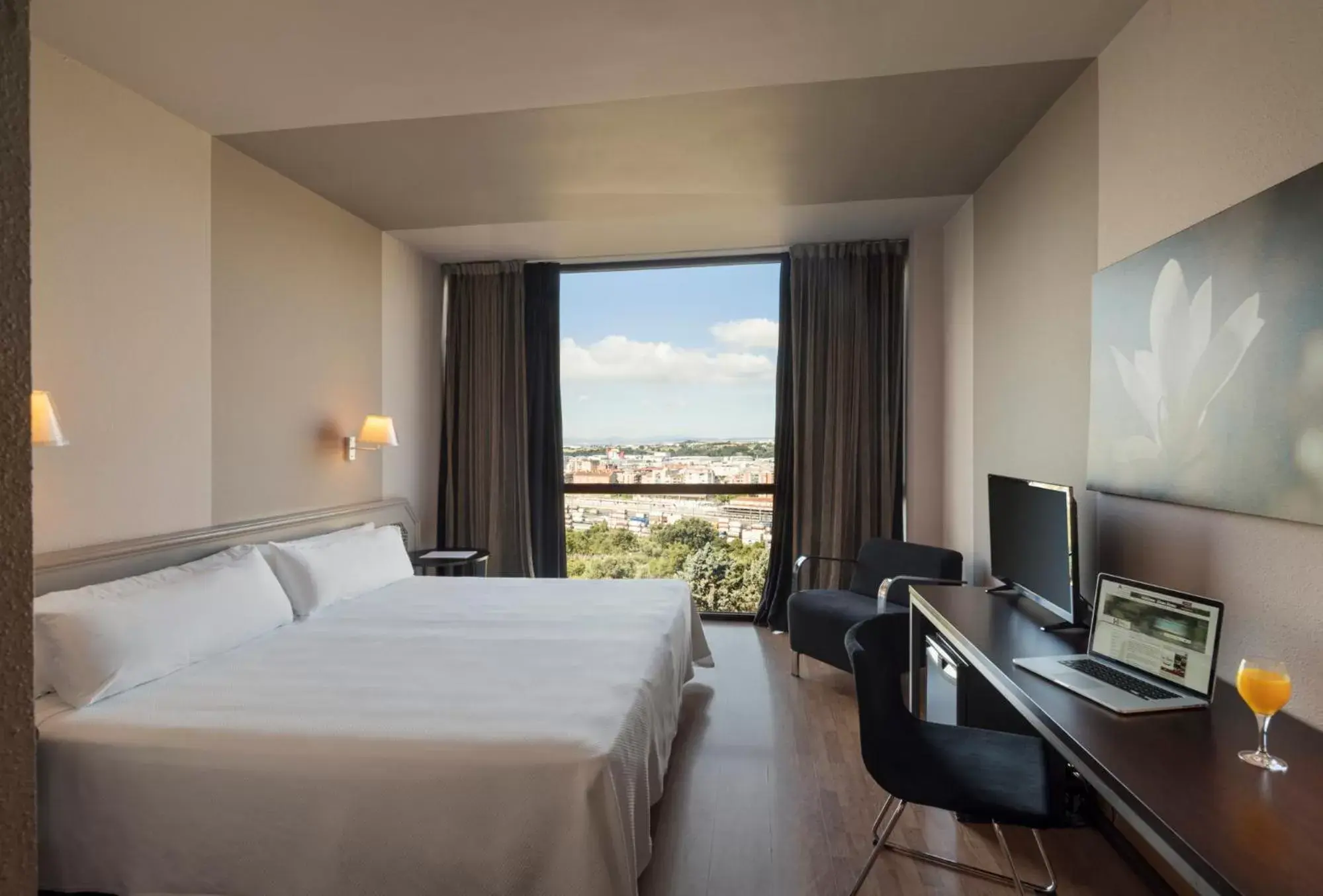 Photo of the whole room, Bed in Ciutat de Granollers Photo of the whole room, Bed in Ciutat de Granollers