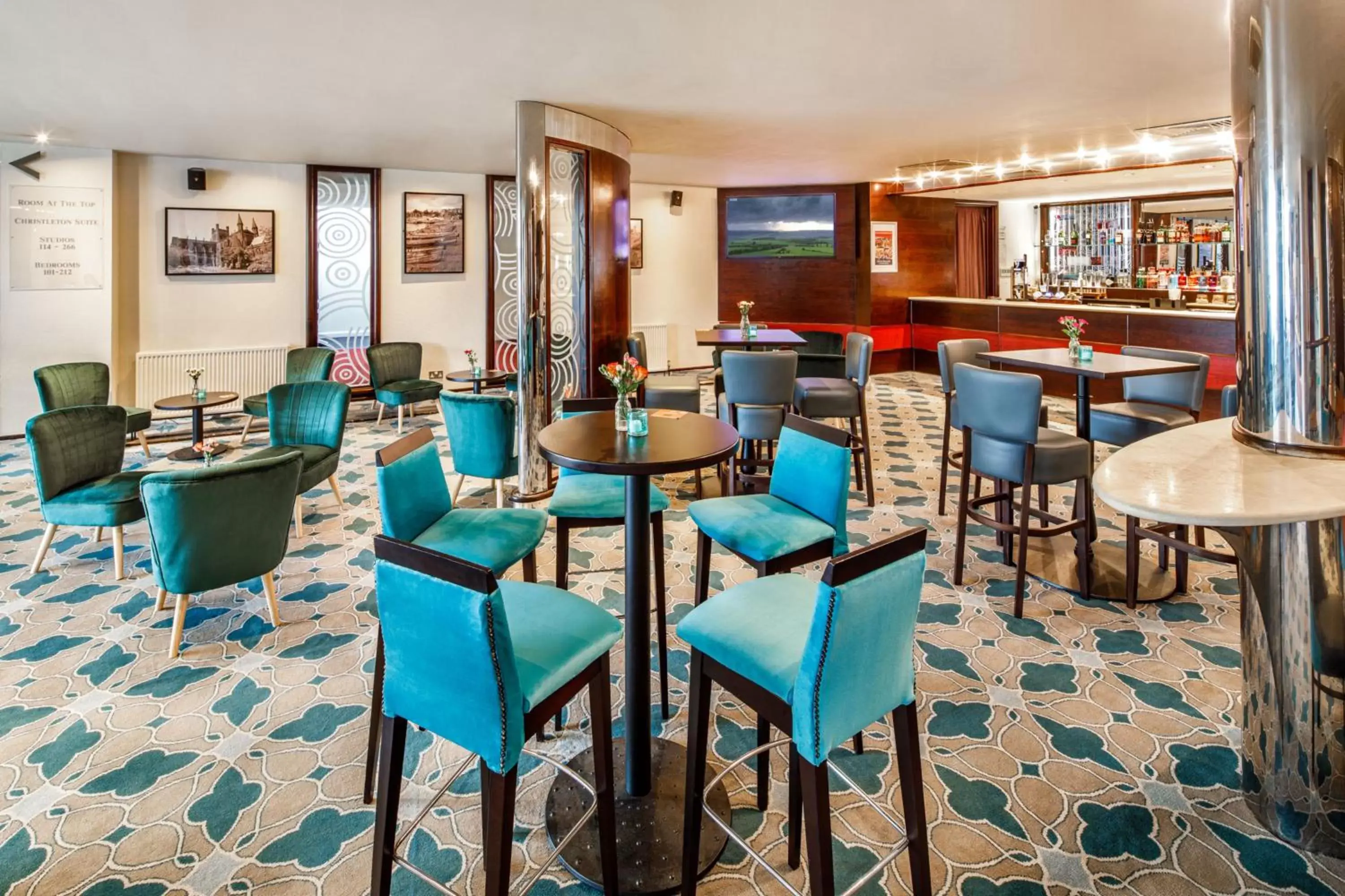 Lounge or bar, Restaurant/Places to Eat in Mercure Chester Abbots Well Hotel