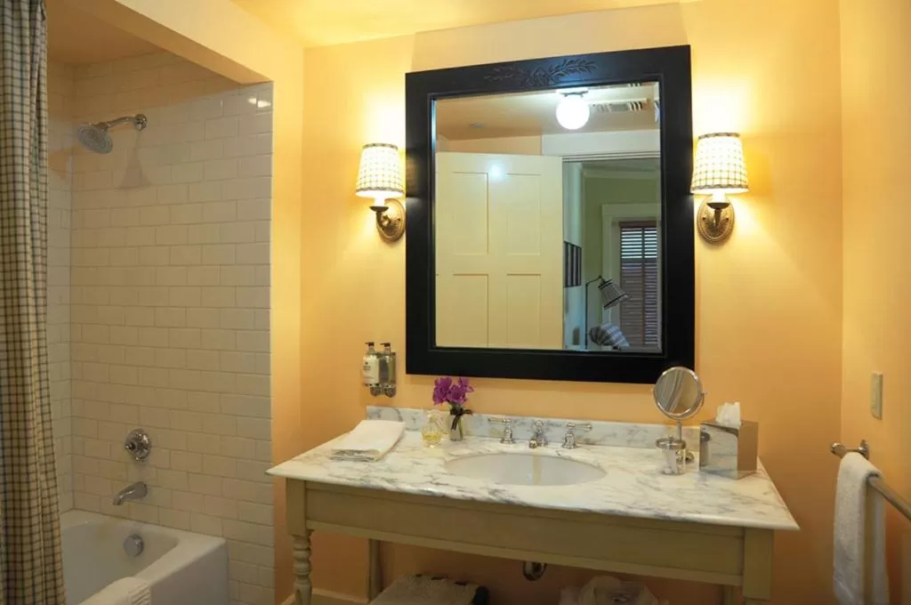 Shower in Tallman Hotel