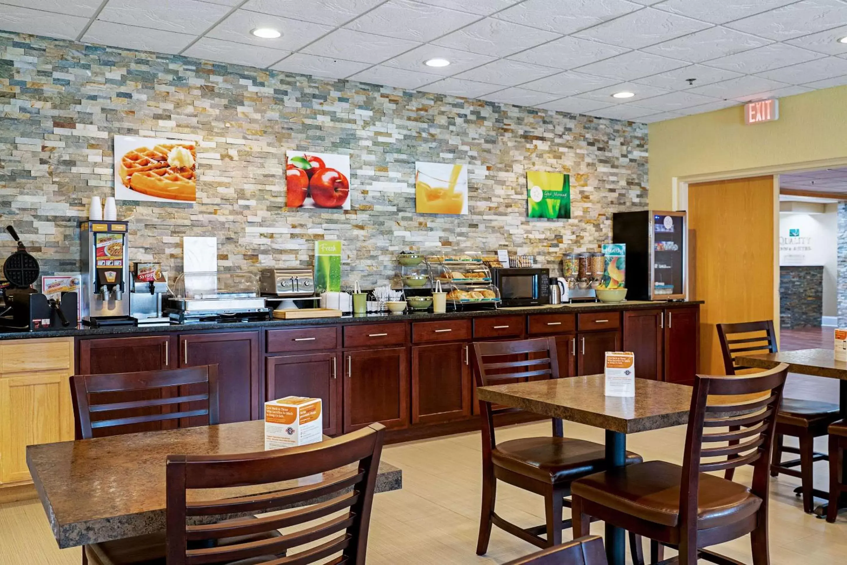 Restaurant/Places to Eat in Quality Inn & Suites