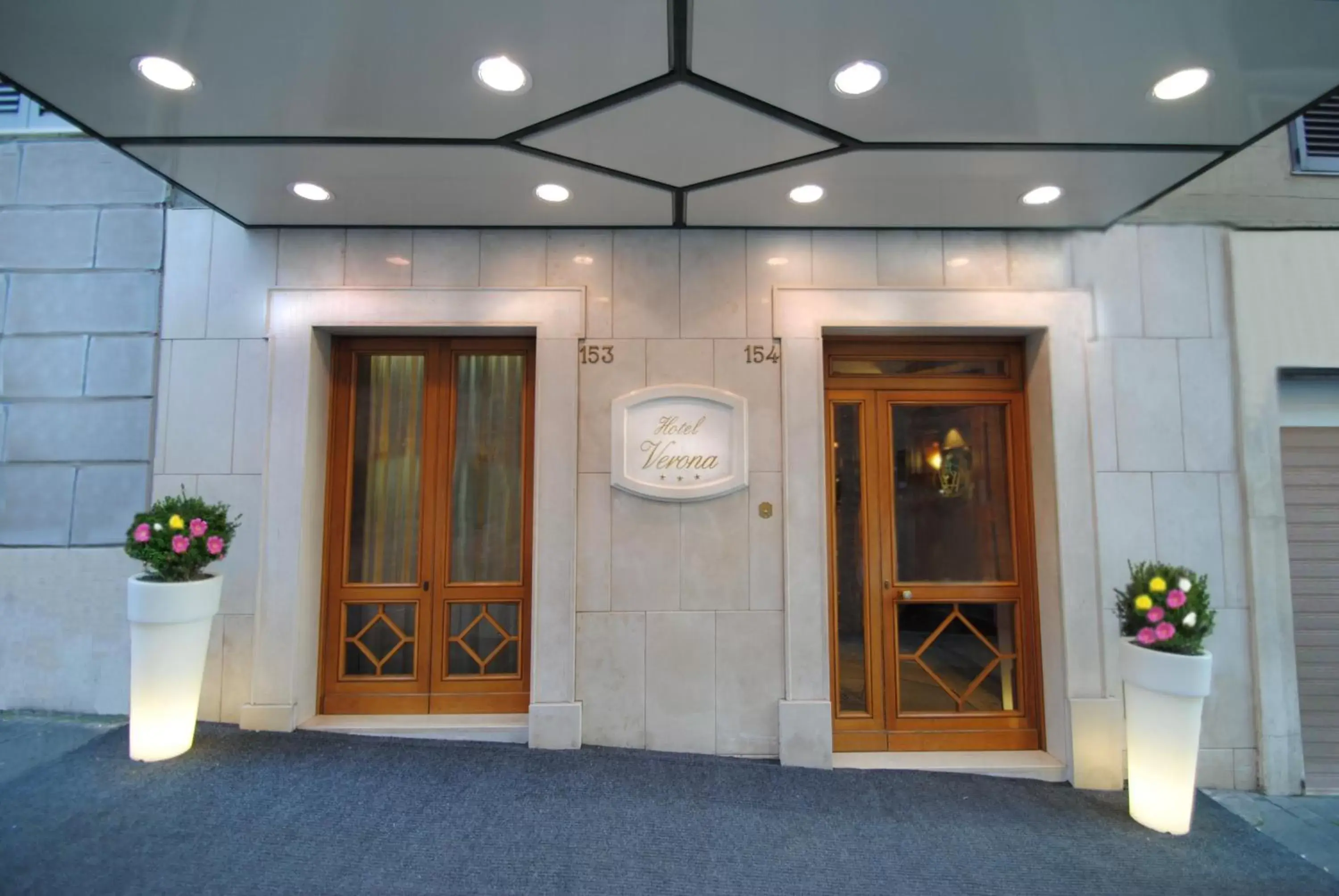 Facade/entrance in Hotel Verona Rome
