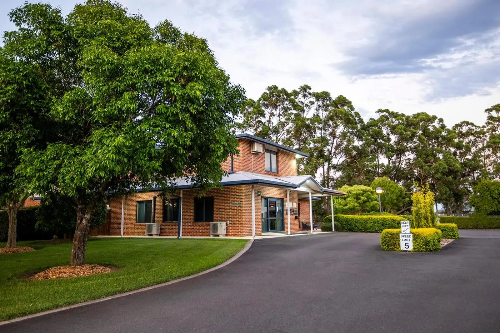 Property Building in Hawkesbury Race Club Motel