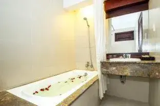 Bathroom in Romana Resort & Spa