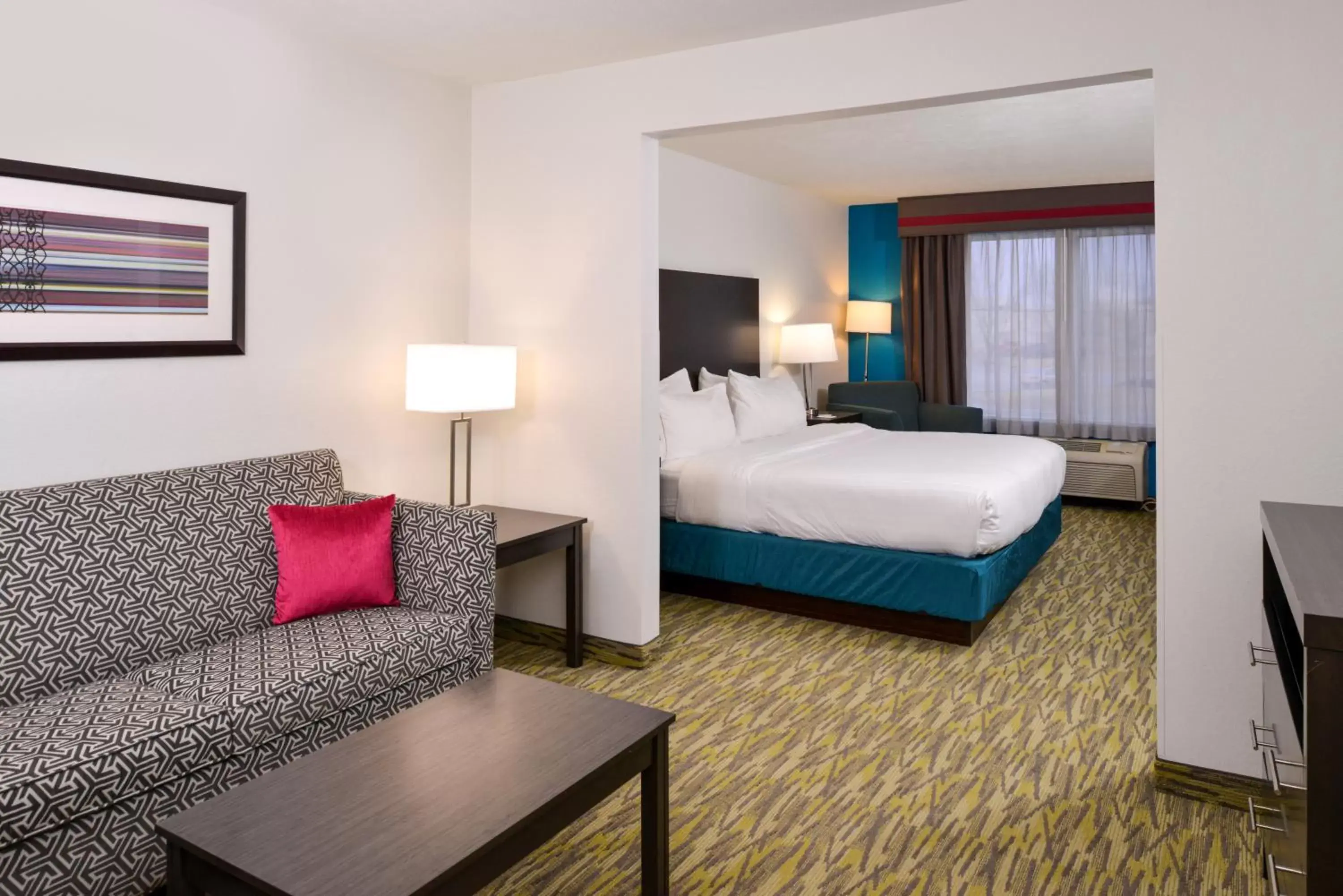 Photo of the whole room, Bed in Holiday Inn Express Hotel & Suites Omaha West, an IHG Hotel