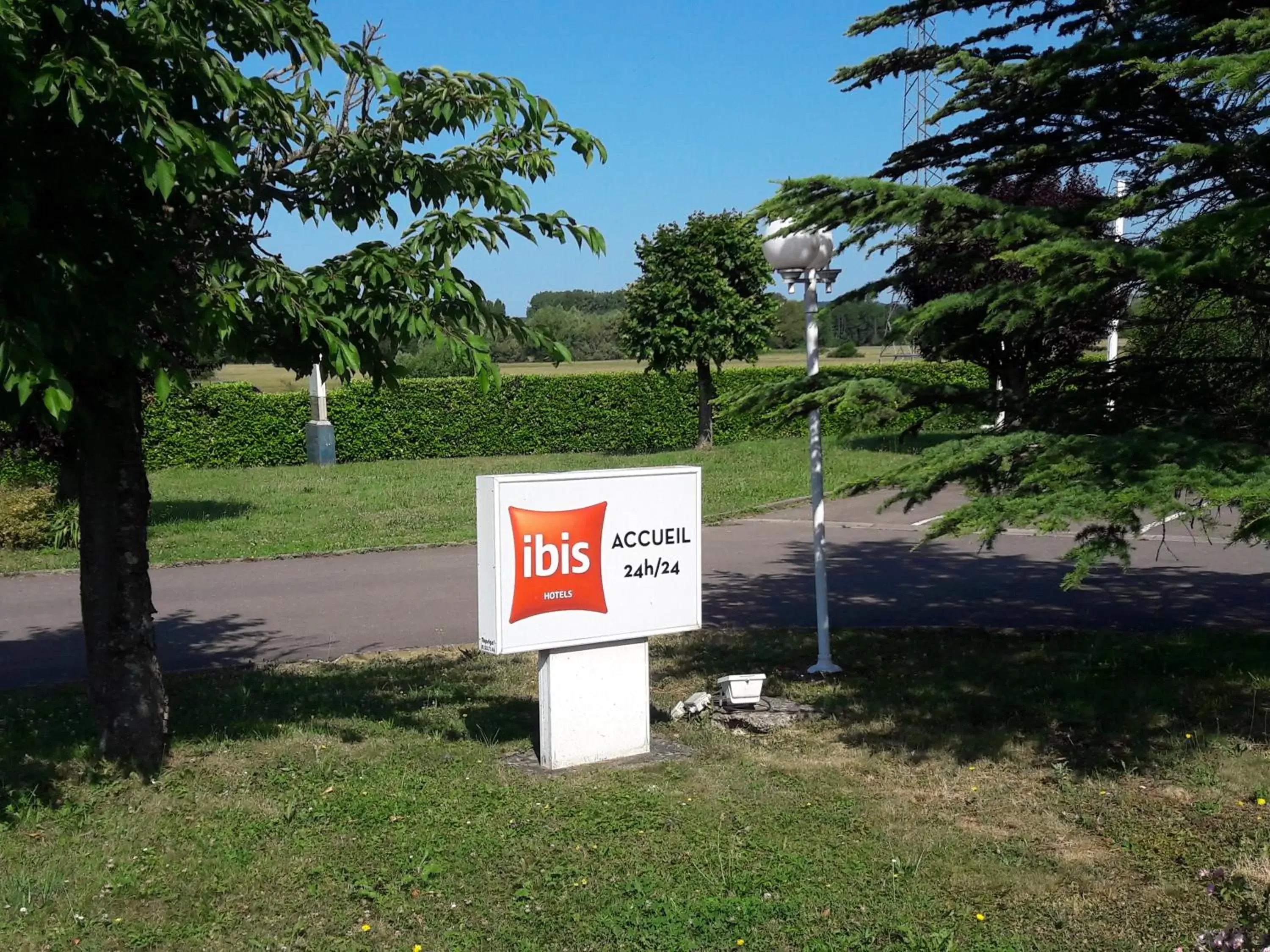 Property logo or sign in ibis Vesoul