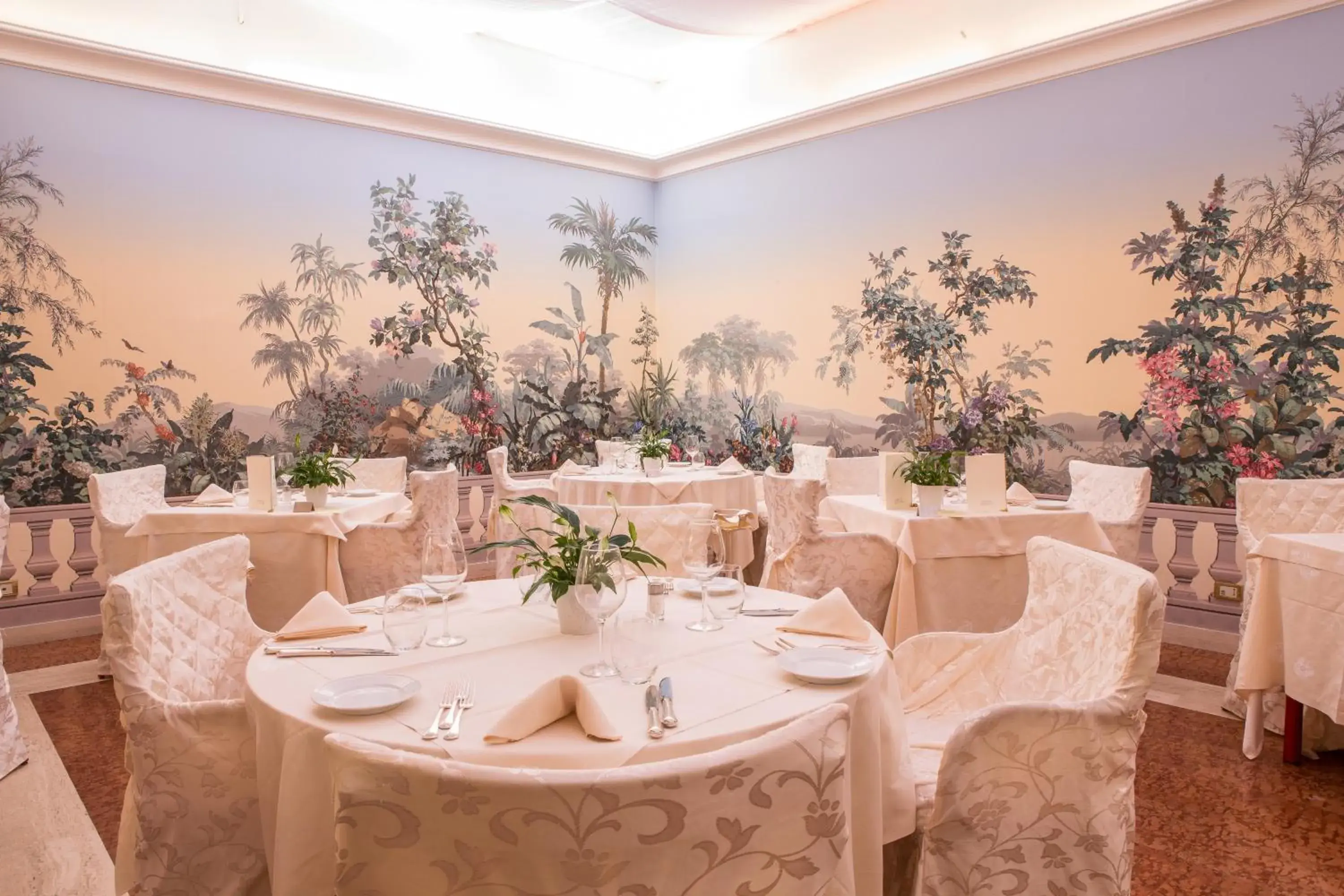 Restaurant/places to eat, Banquet Facilities in Grand Hotel Astoria