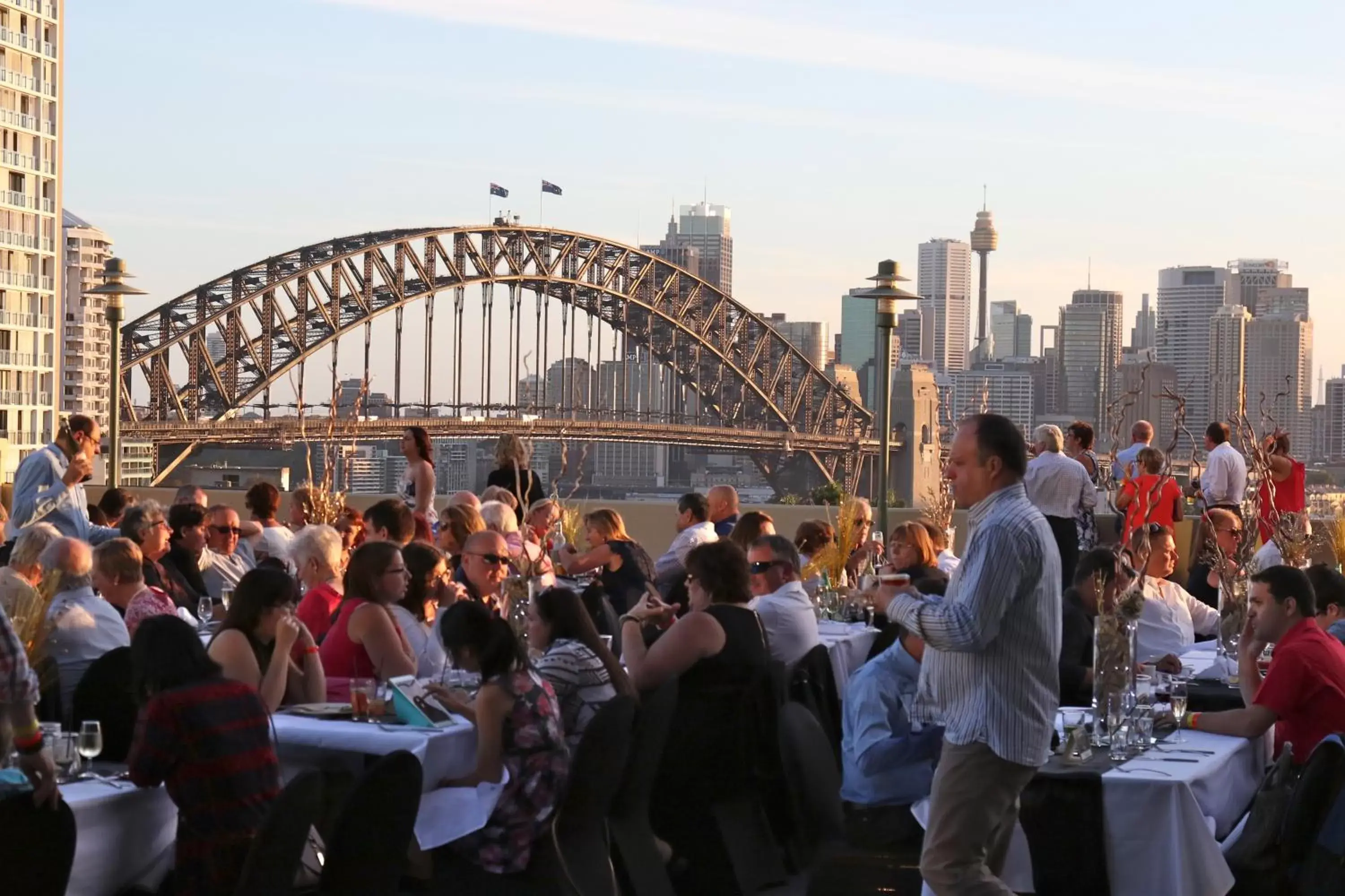 Food and drinks, Guests in View Sydney