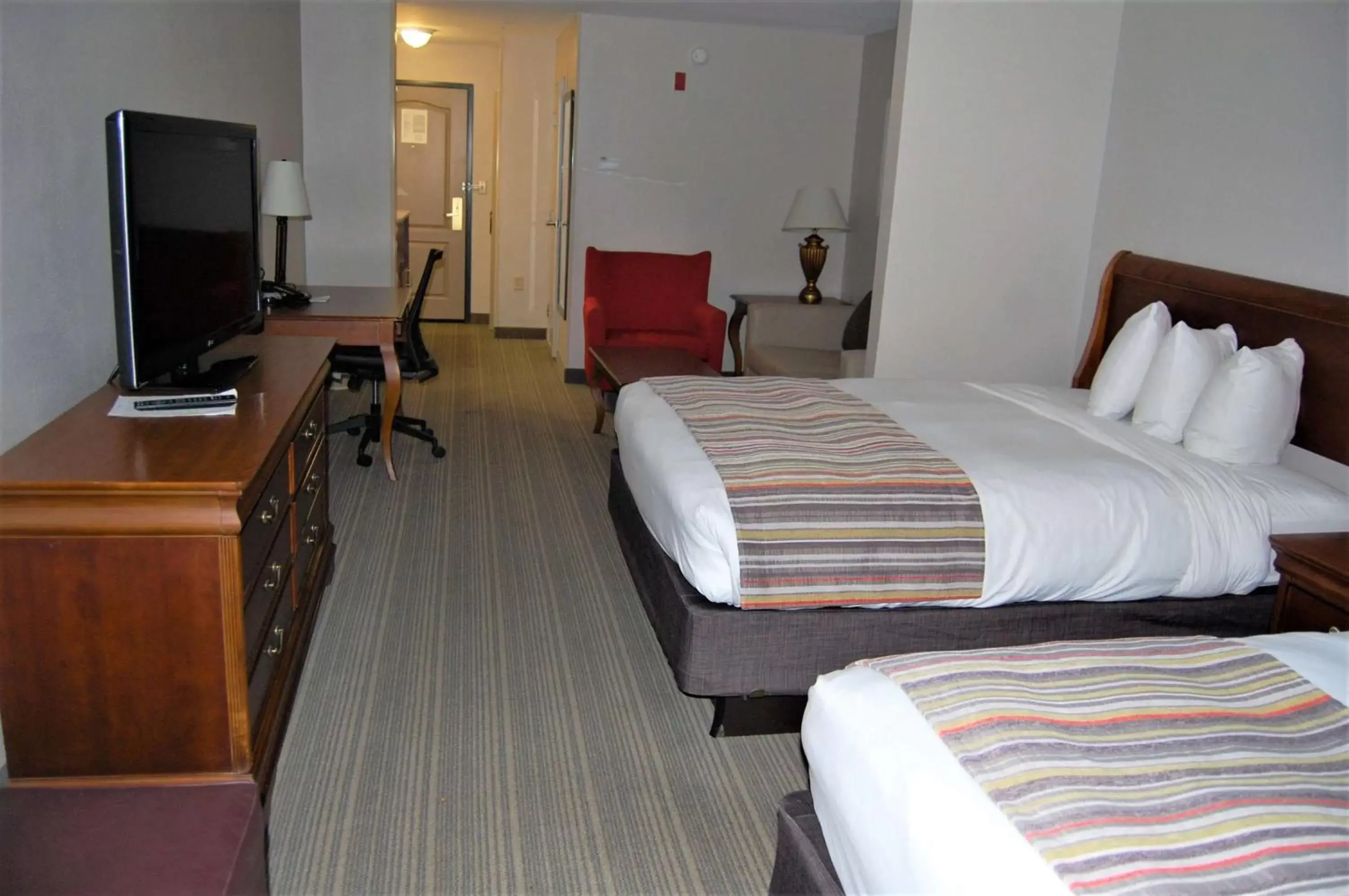 Photo of the whole room, Bed in Country Inn & Suites by Radisson, Athens, GA