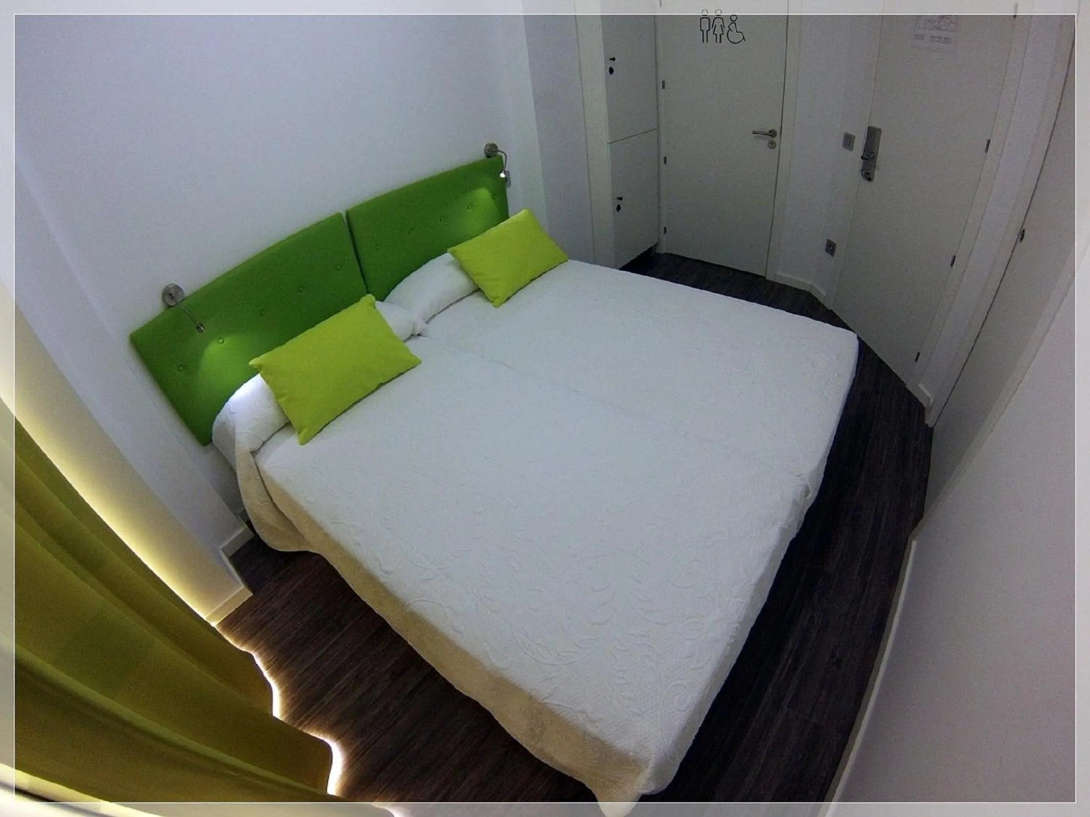 Bedroom in Chameleon Youth Hostel Alicante
