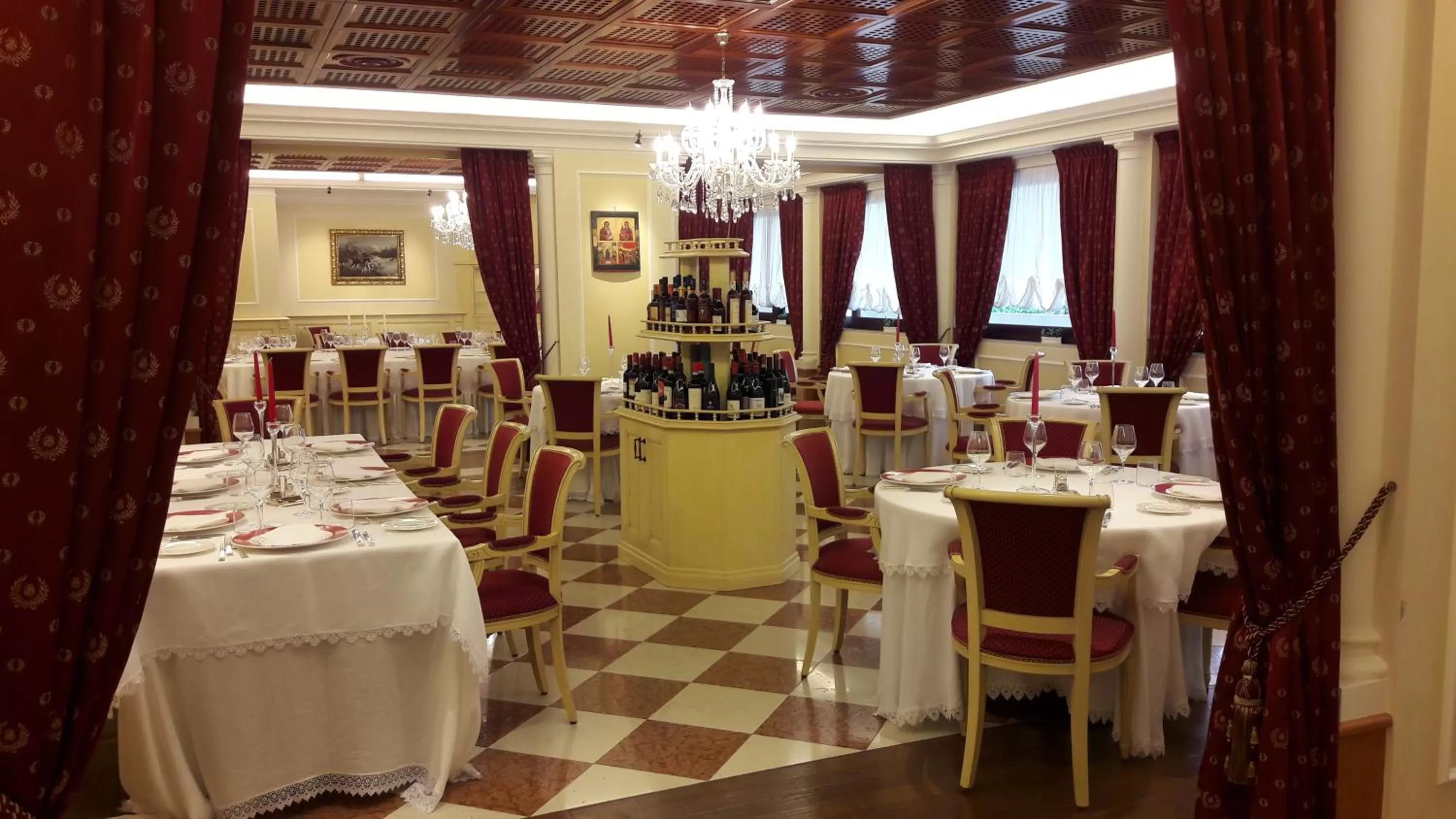 Restaurant/places to eat in Savoy Beach Hotel & Thermal Spa