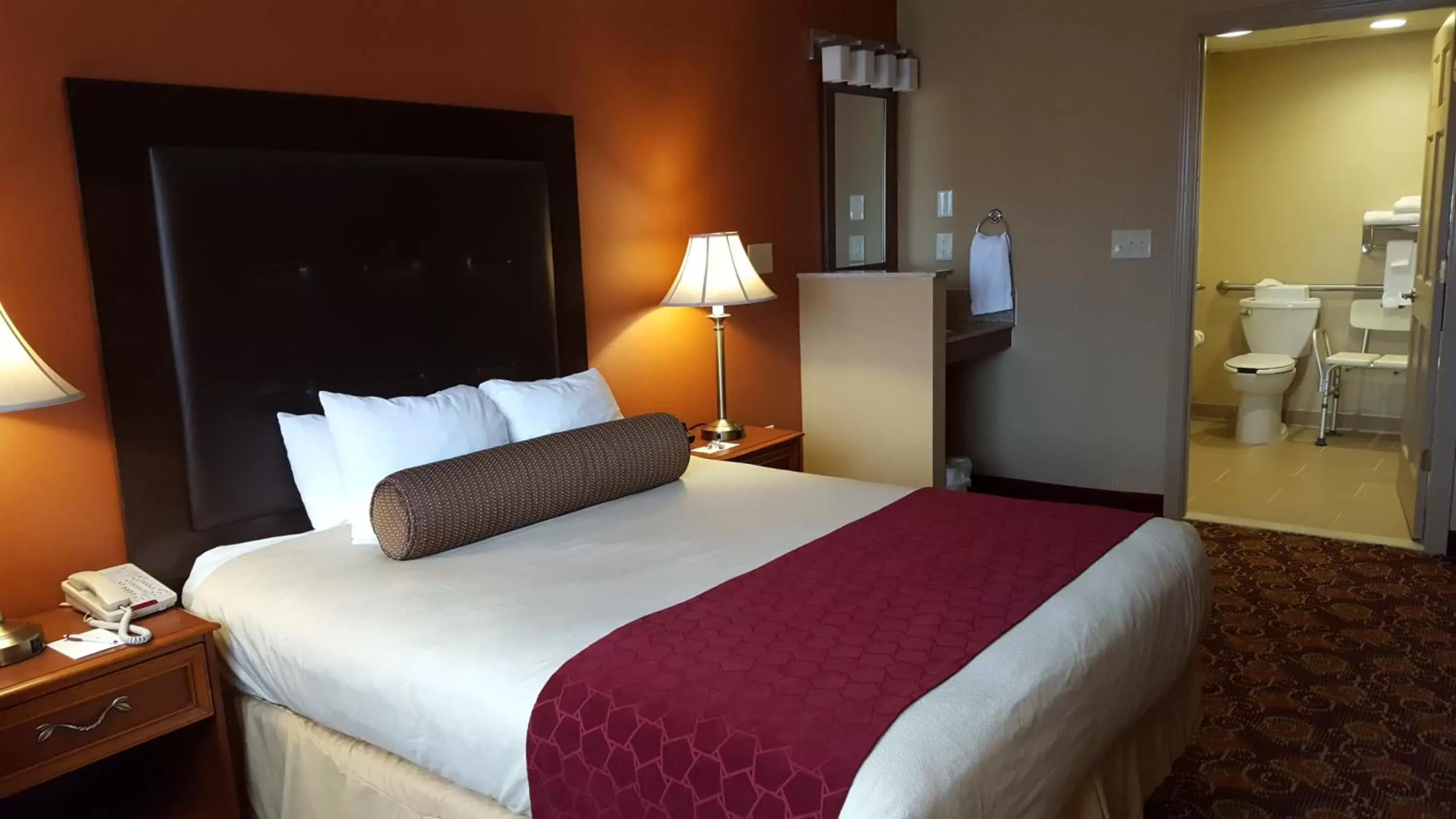 Queen Room - Hearing Accessible in Best Western Plus The Inn at Sharon/Foxboro Queen Room - Hearing Accessible in Best Western Plus The Inn at Sharon/Foxboro