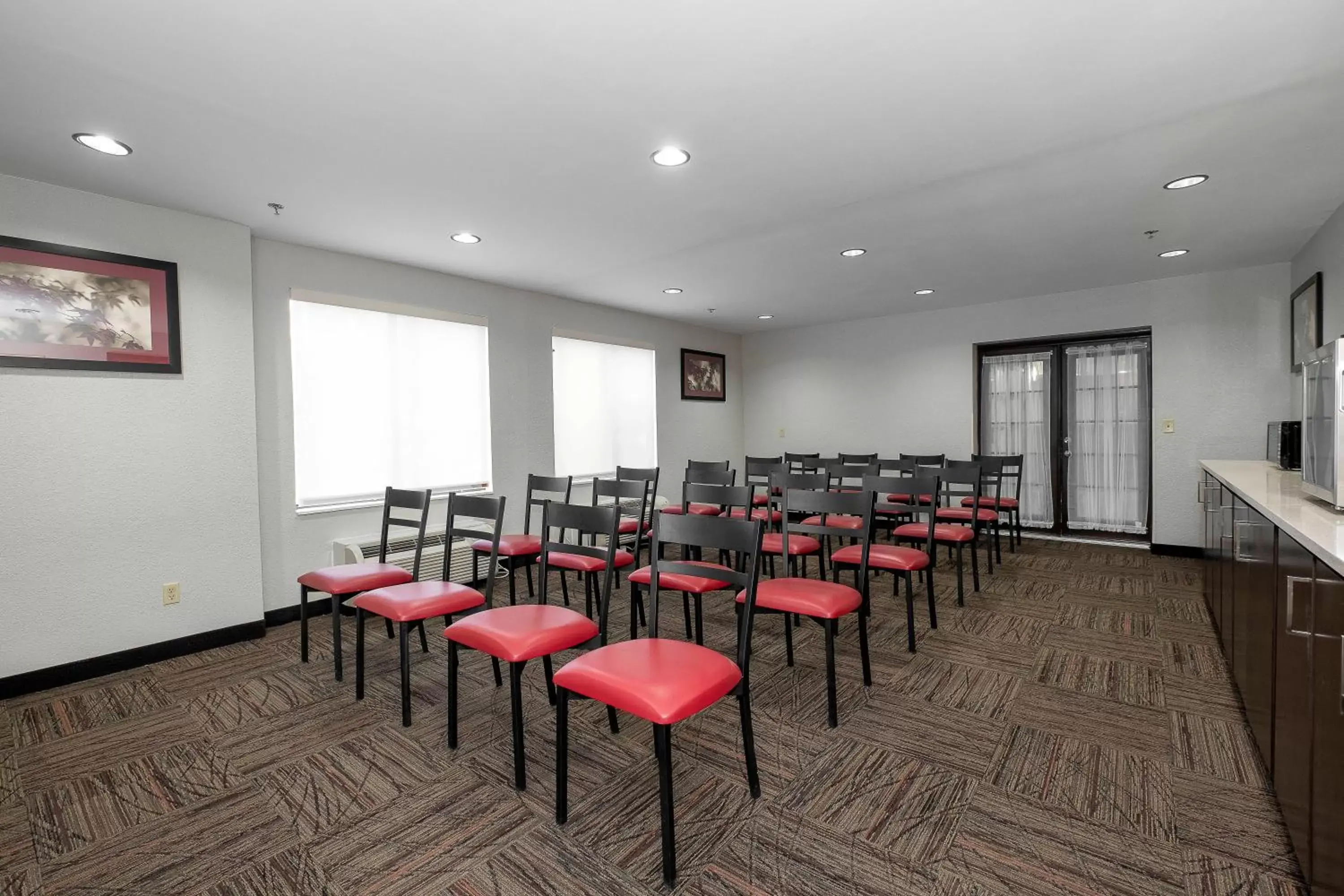 Meeting/conference room in Red Roof Inn PLUS+ Jacksonville – Southpoint