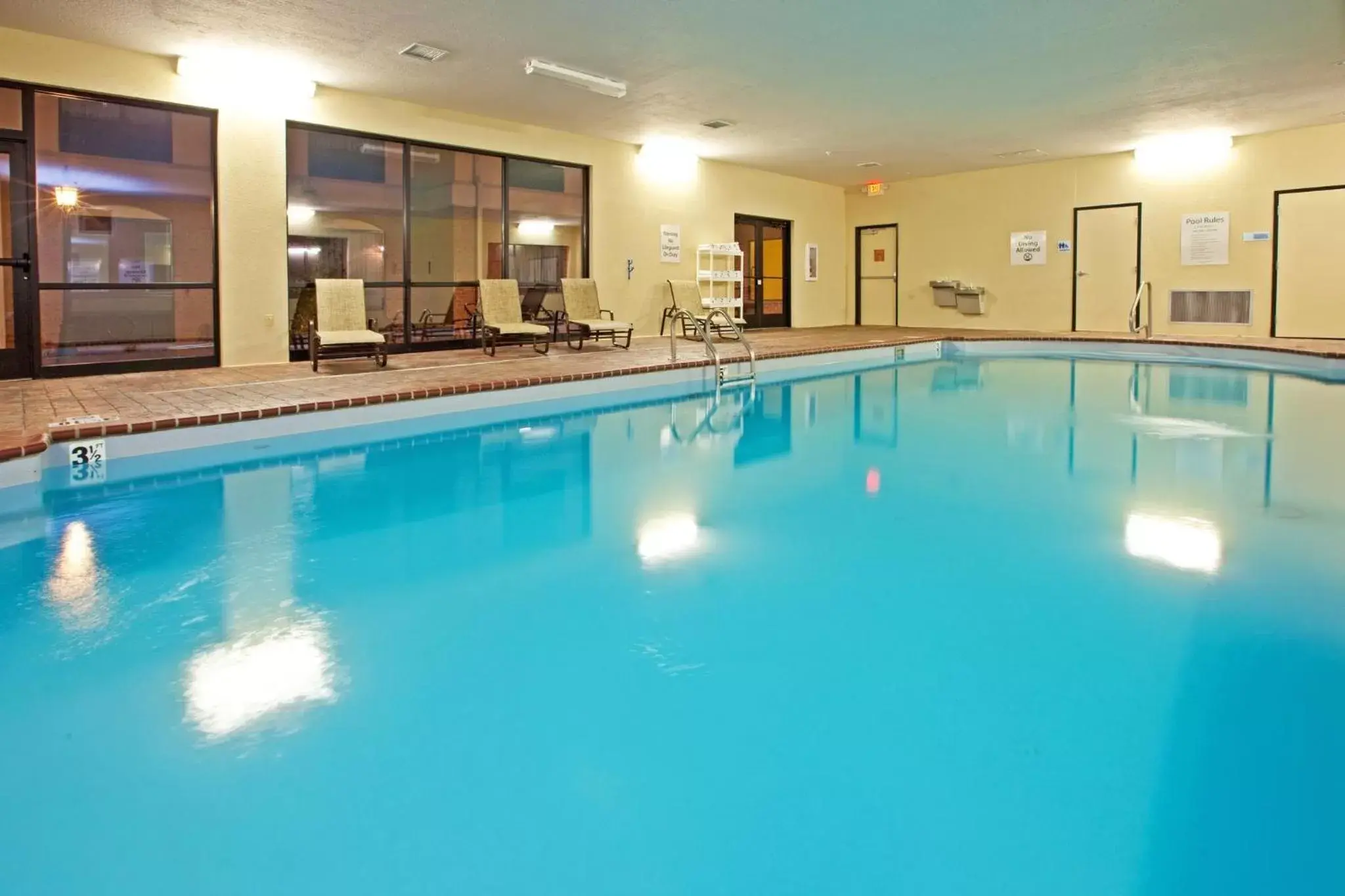 Swimming pool in Holiday Inn Express Hotel & Suites Franklin by IHG Swimming pool in Holiday Inn Express Hotel & Suites Franklin by IHG