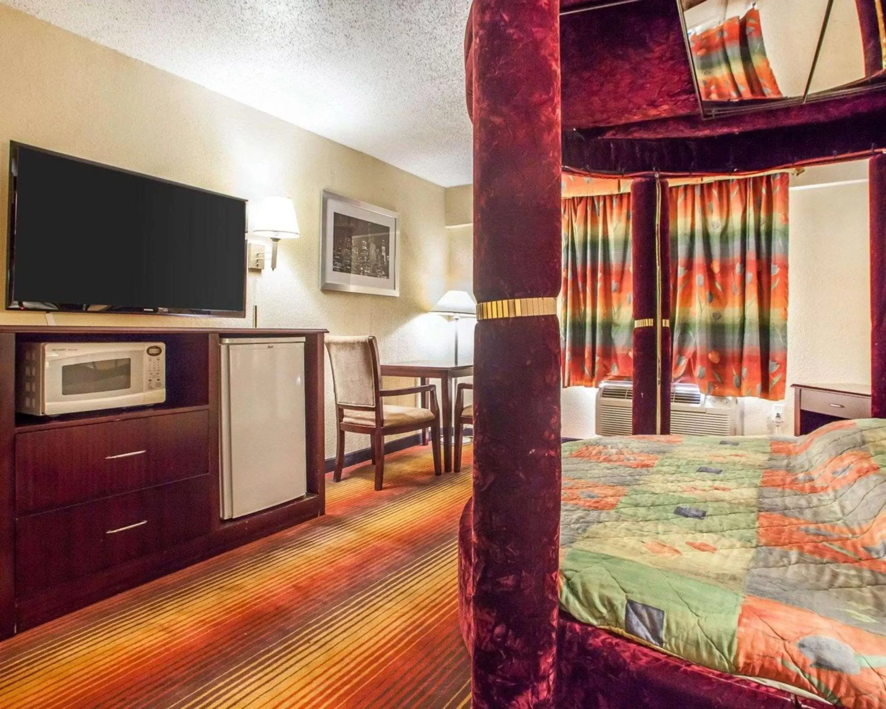 Photo of the whole room, Bed in Days Inn by Wyndham Jersey City Photo of the whole room, Bed in Days Inn by Wyndham Jersey City