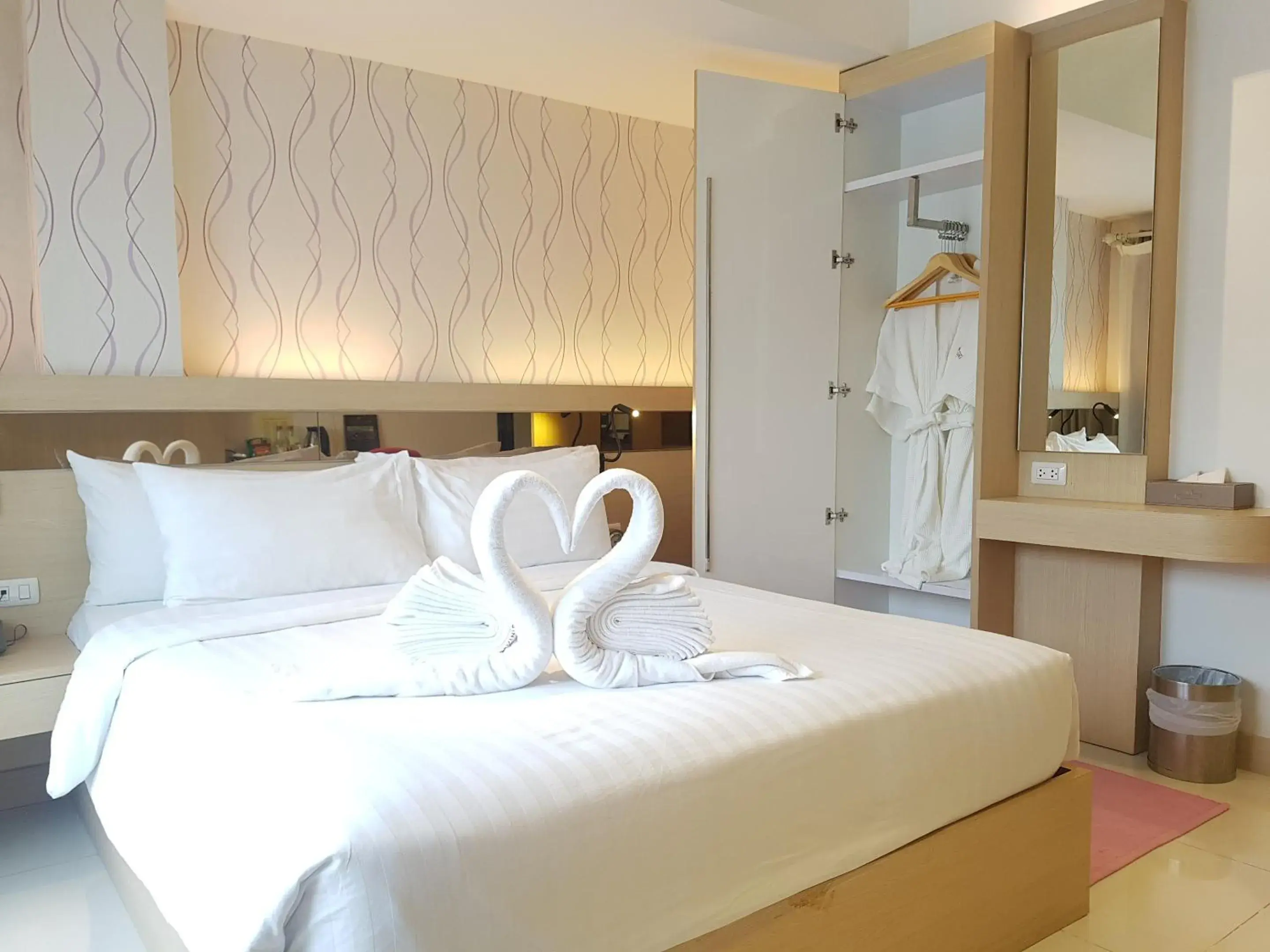 Bed in Kavinburi Green Hotel (SHA Plus)