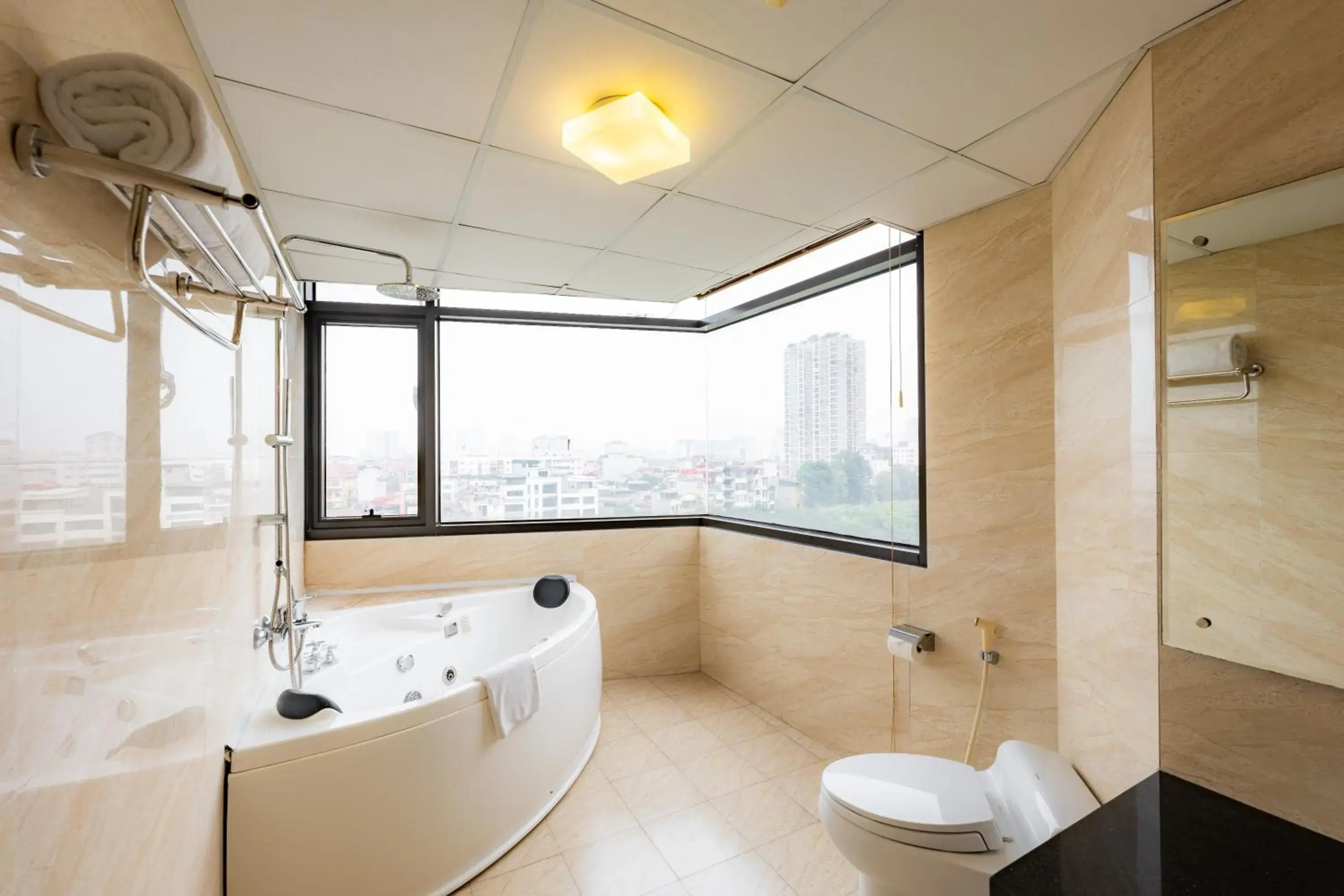 Toilet in Riverside Hanoi Hotel Toilet in Riverside Hanoi Hotel