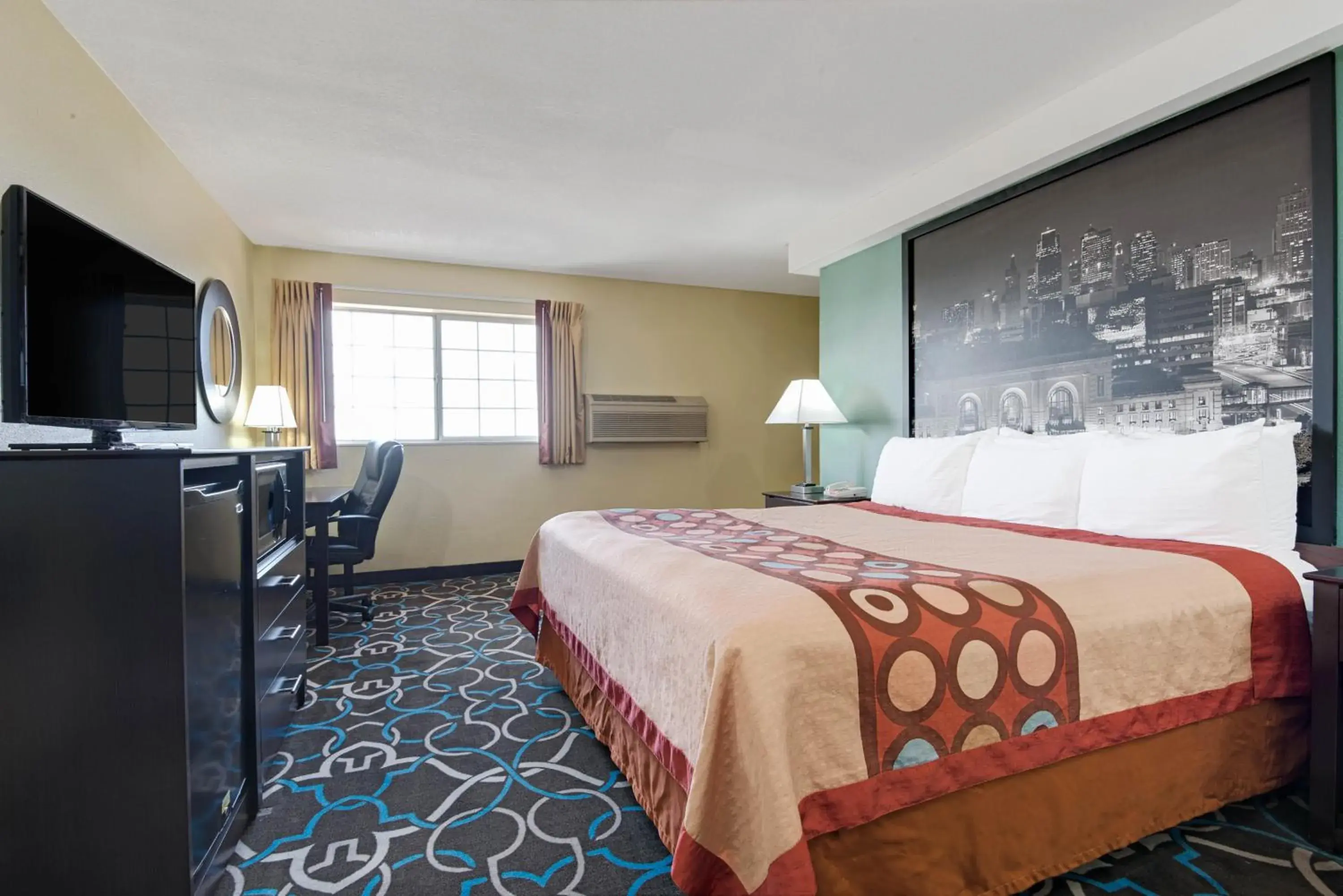 Photo of the whole room, Bed in Super 8 by Wyndham Kansas City