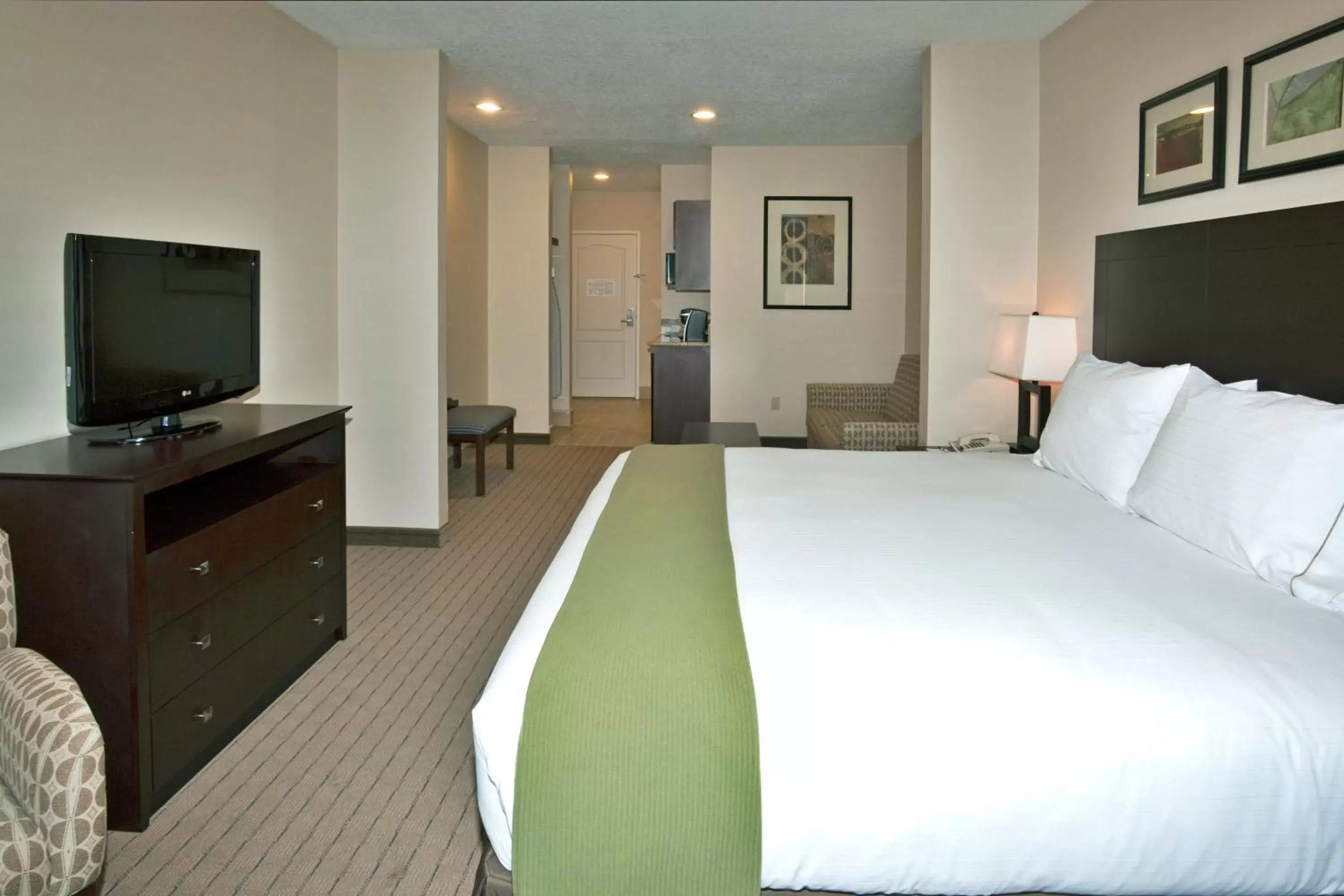 Bedroom, Bed in Holiday Inn Express Hotels Grants - Milan, an IHG Hotel