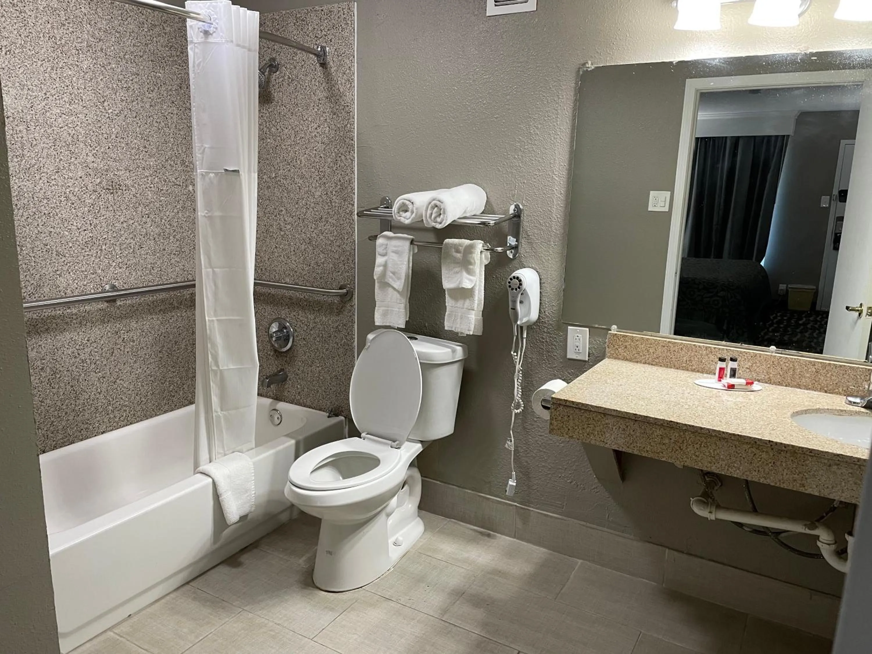 Bathroom in Days Inn & Suites by Wyndham Collierville Germantown Area