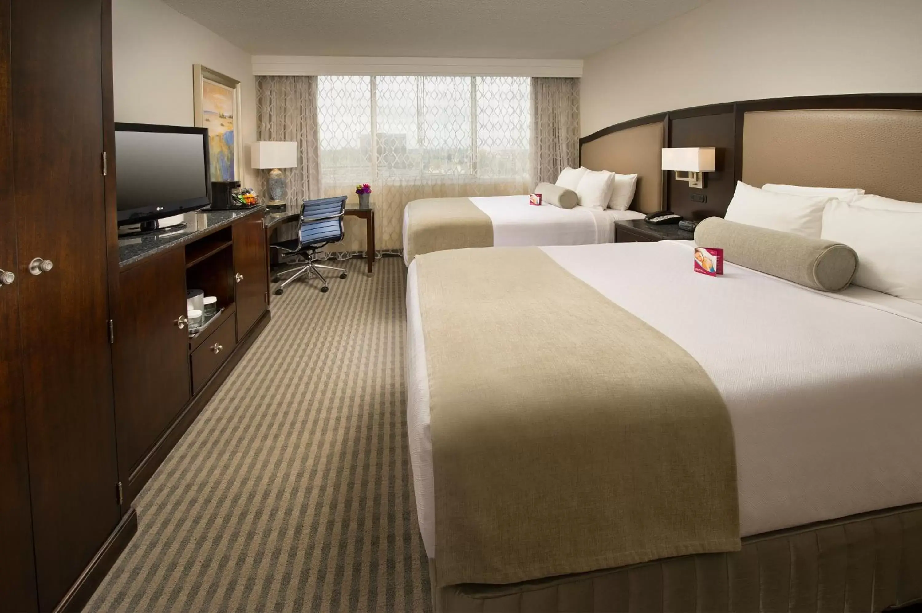 Photo of the whole room in Crowne Plaza Seattle Airport, an IHG Hotel