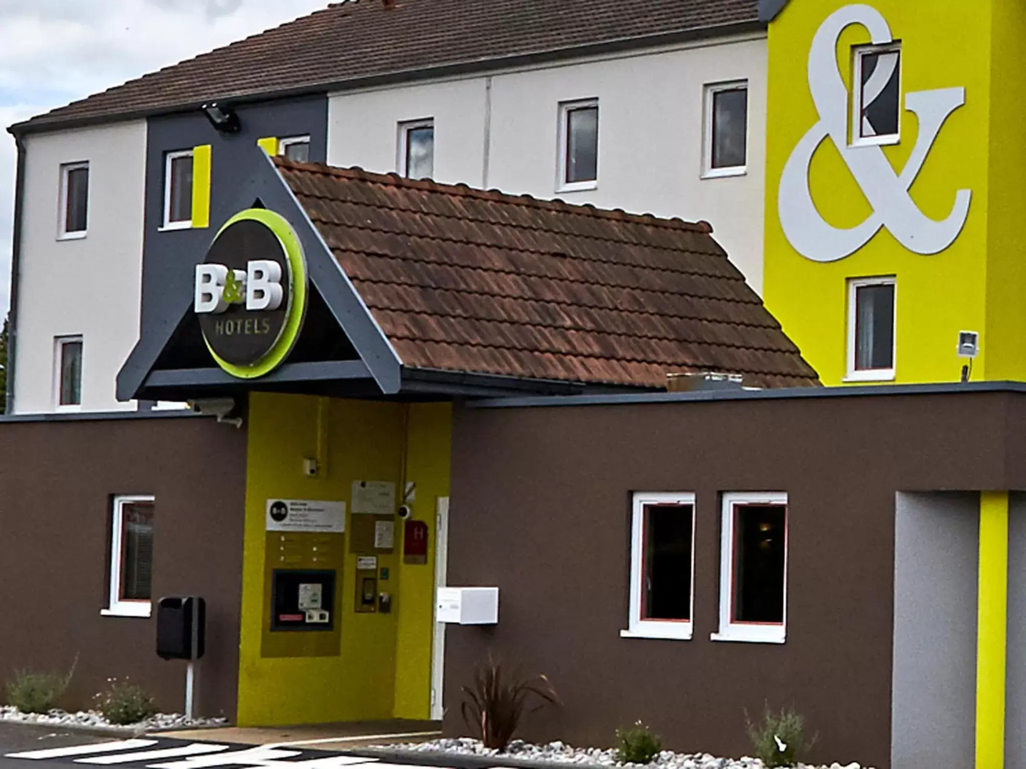 Facade/entrance in B&B HOTEL Dijon Nord