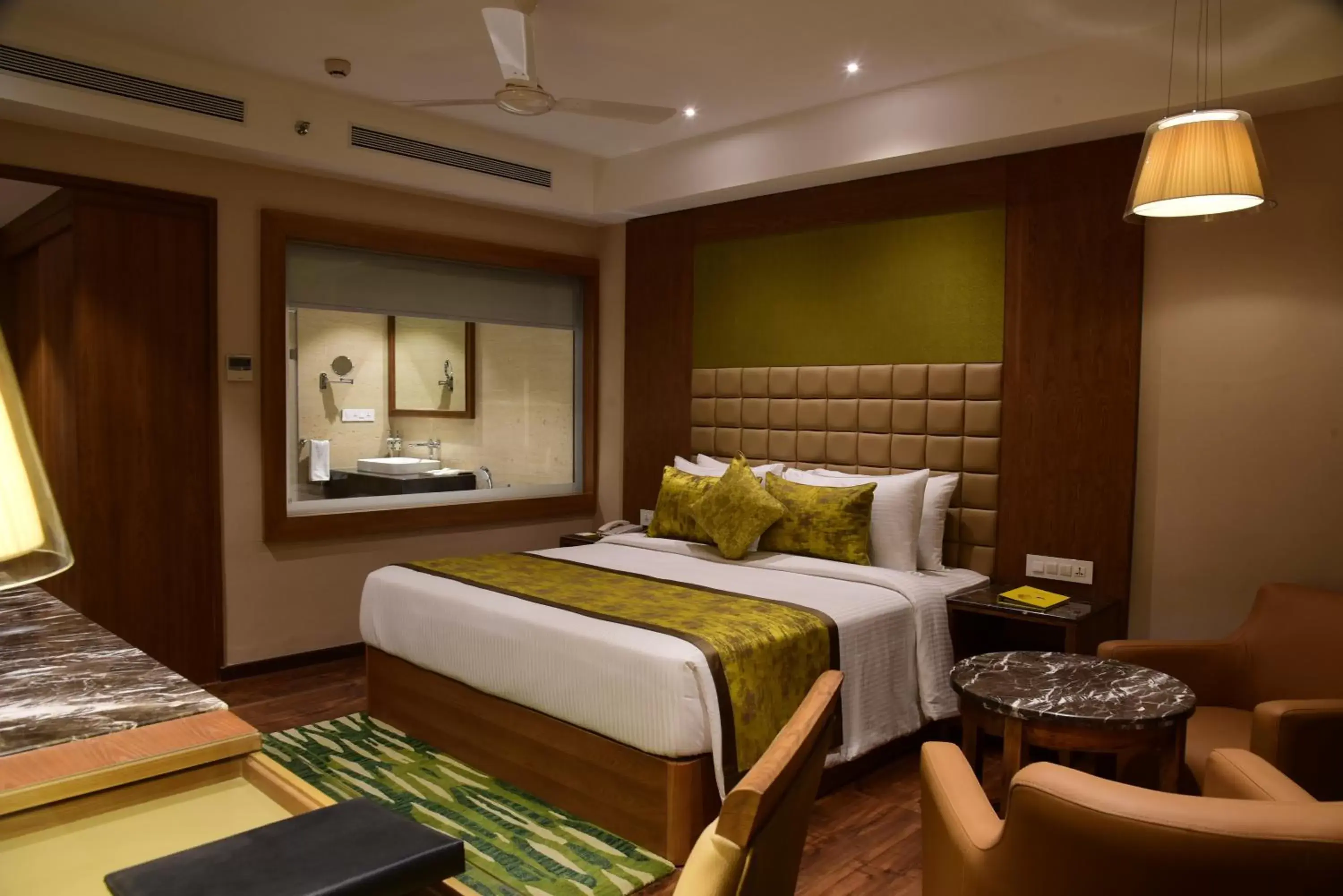 Bedroom, Bed in Lemon Tree Hotel Siliguri