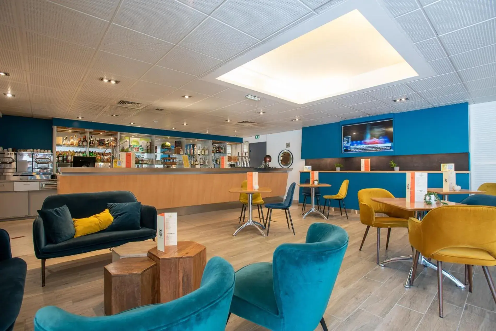 Lounge or bar, Lounge/Bar in Novotel Aix-en-Provence Beaumanoir