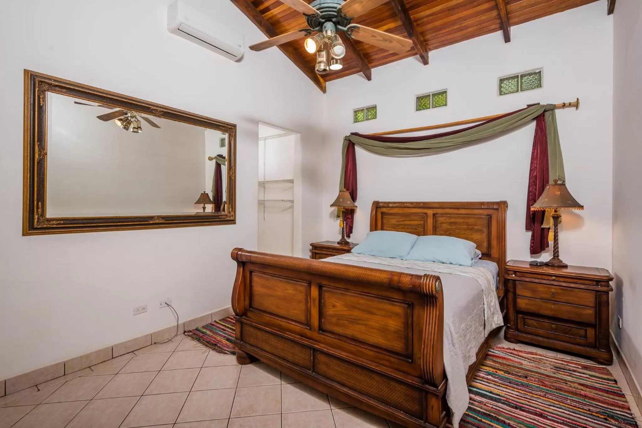 Bedroom, Bed in Corona del Mar