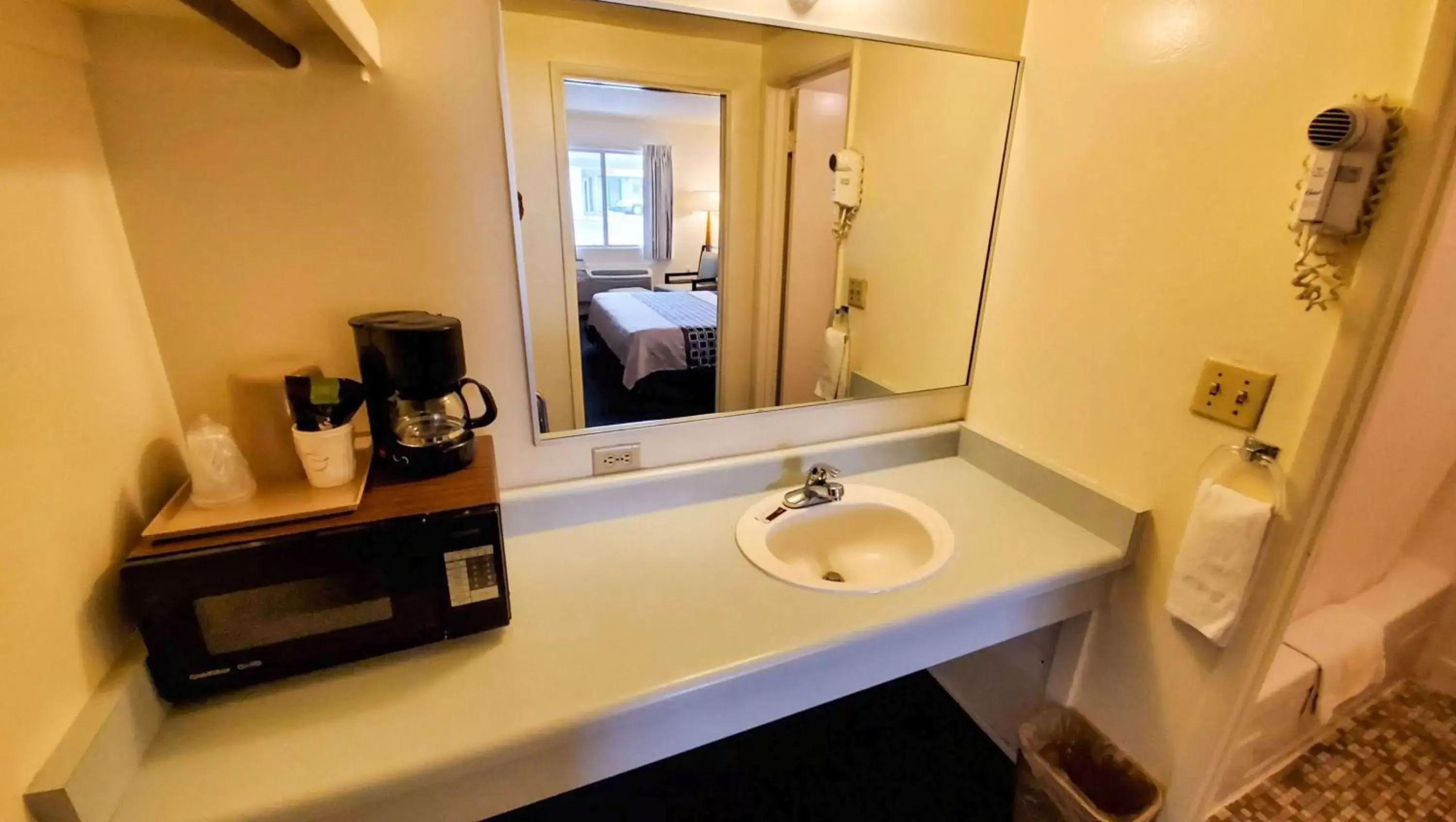 Bathroom in Magnuson Hotel Sierra Vista