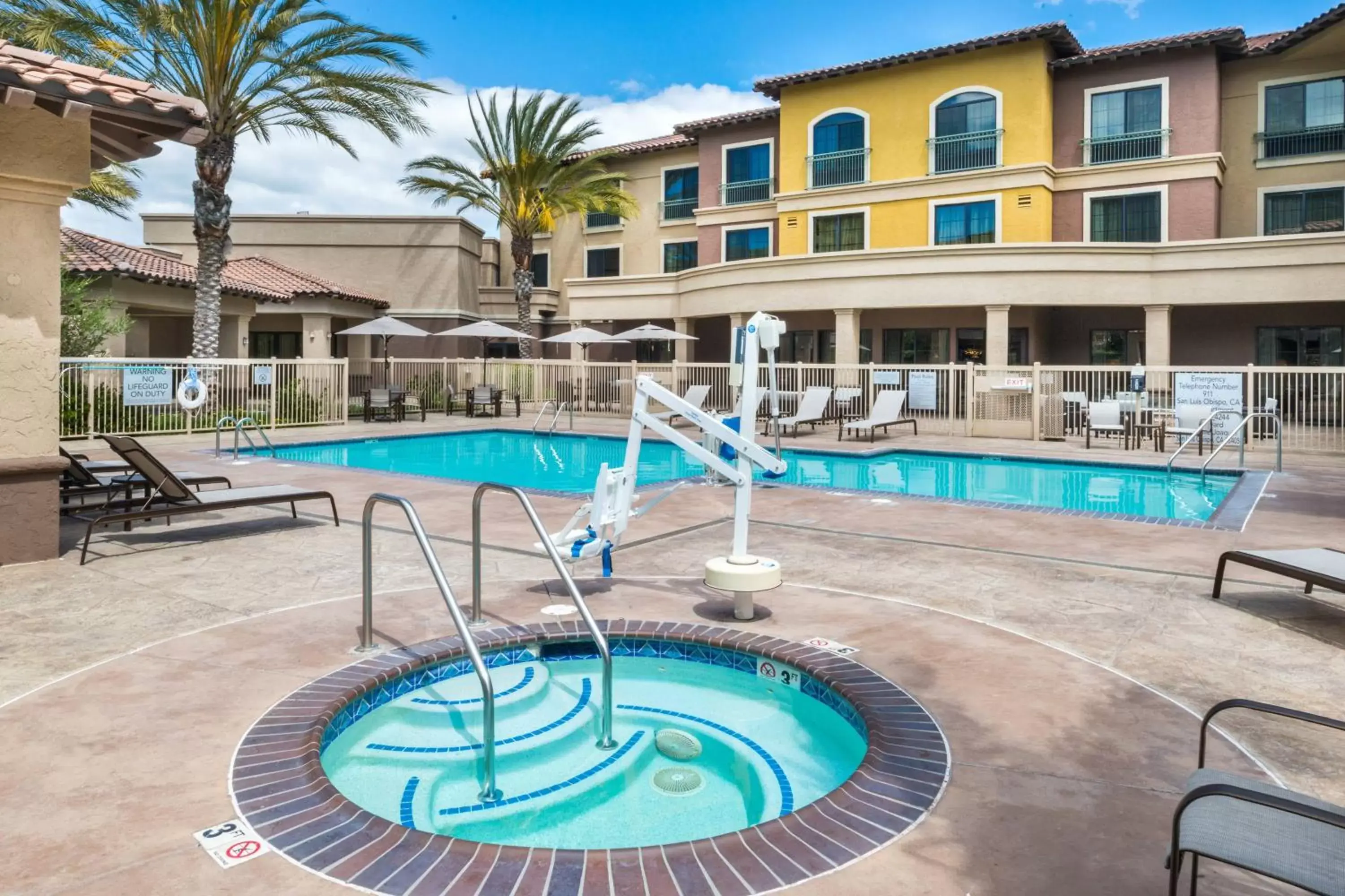 Swimming Pool in Courtyard by Marriott San Luis Obispo