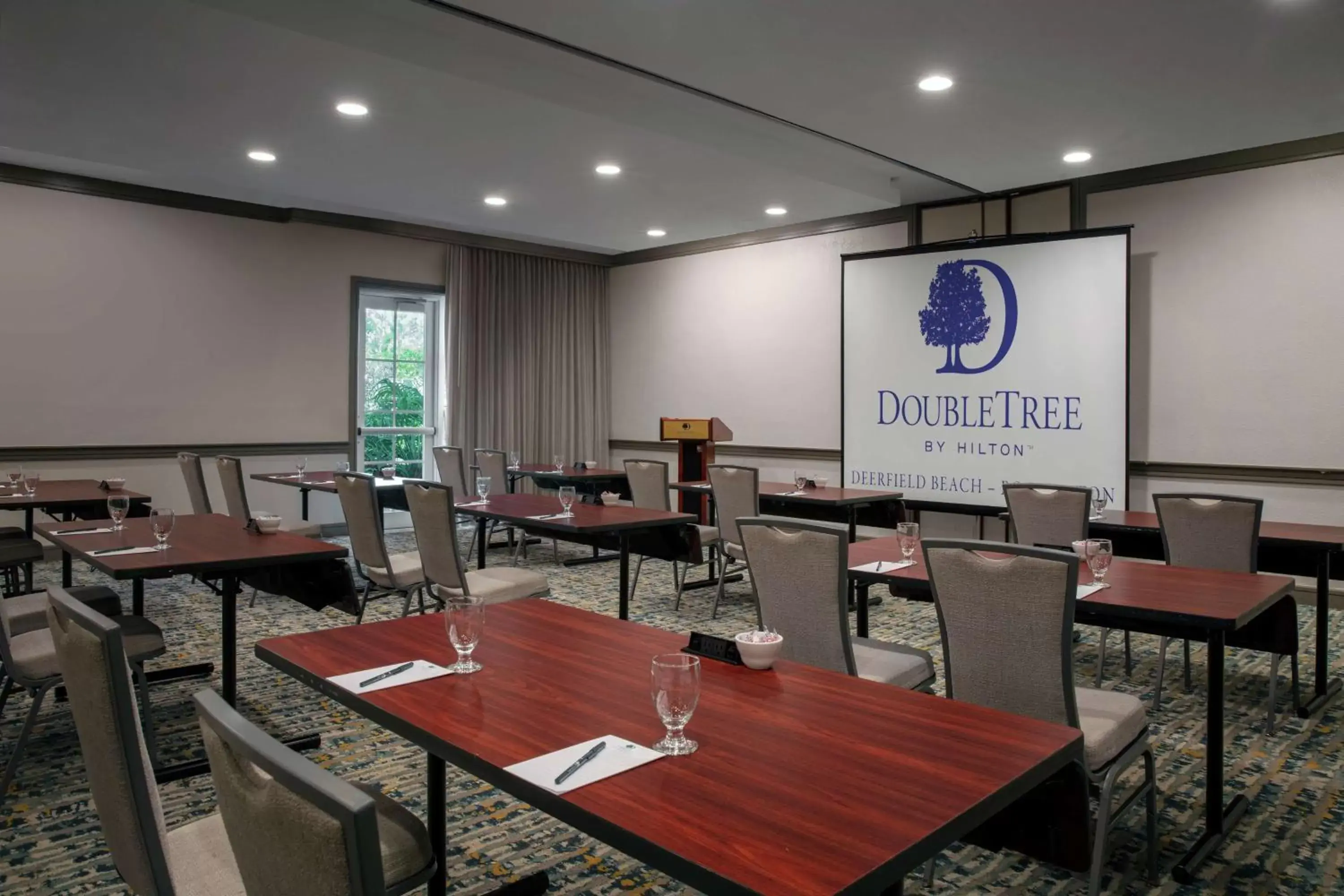 Meeting/conference room, Restaurant/Places to Eat in DoubleTree by Hilton Hotel Deerfield Beach - Boca Raton