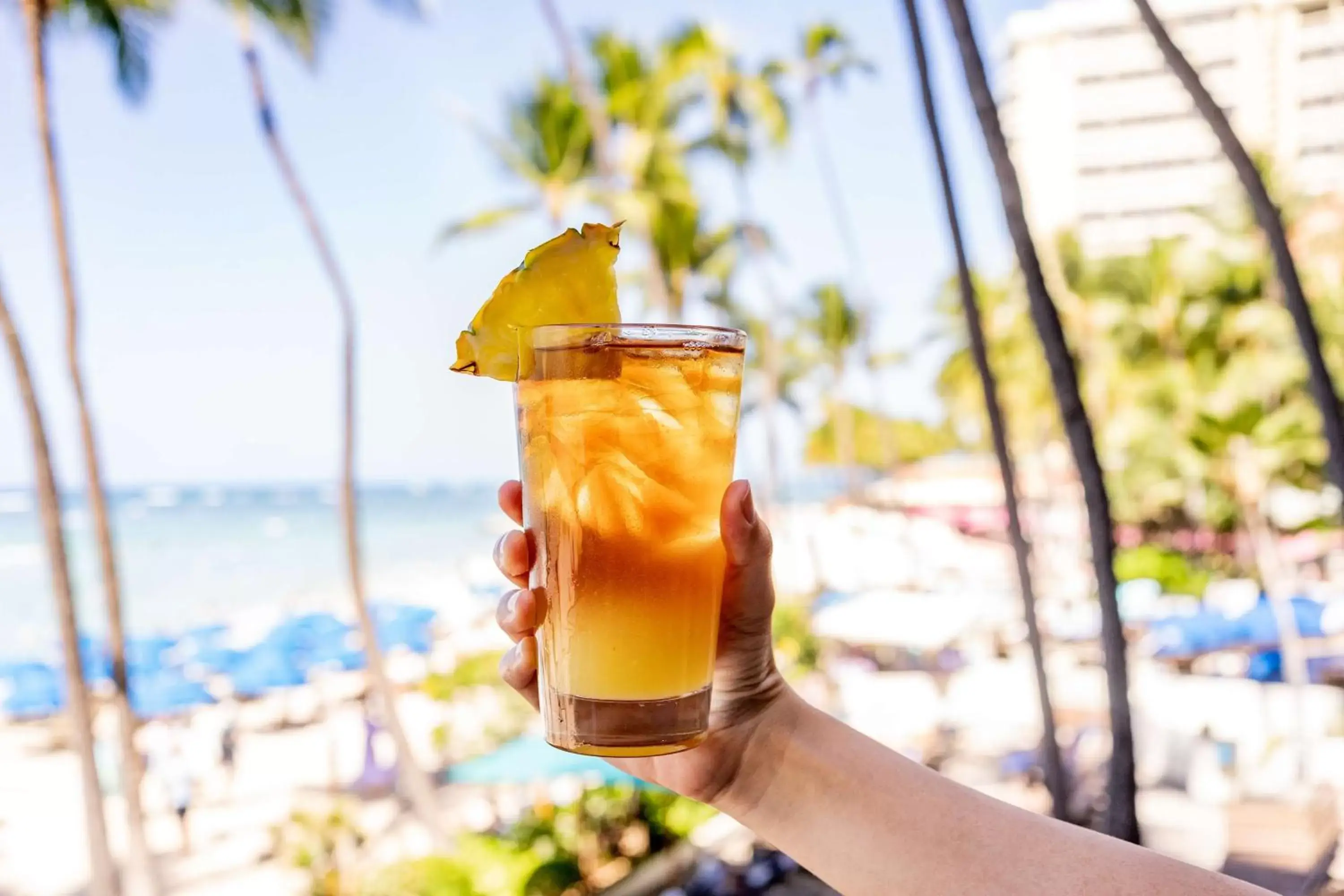 Lounge or bar, Drinks in OUTRIGGER Waikiki Beach Resort