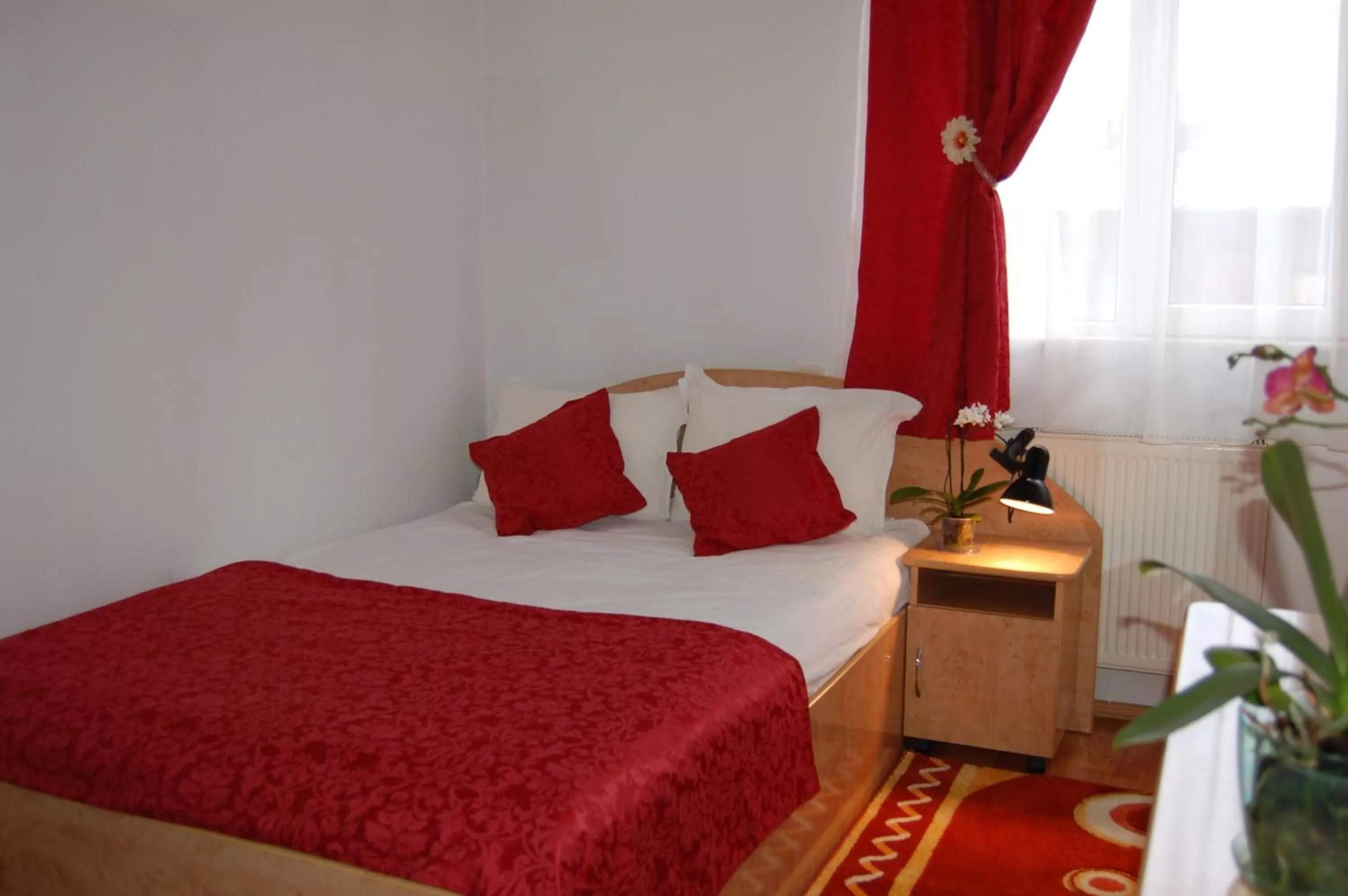 Bed in Motel Maestro