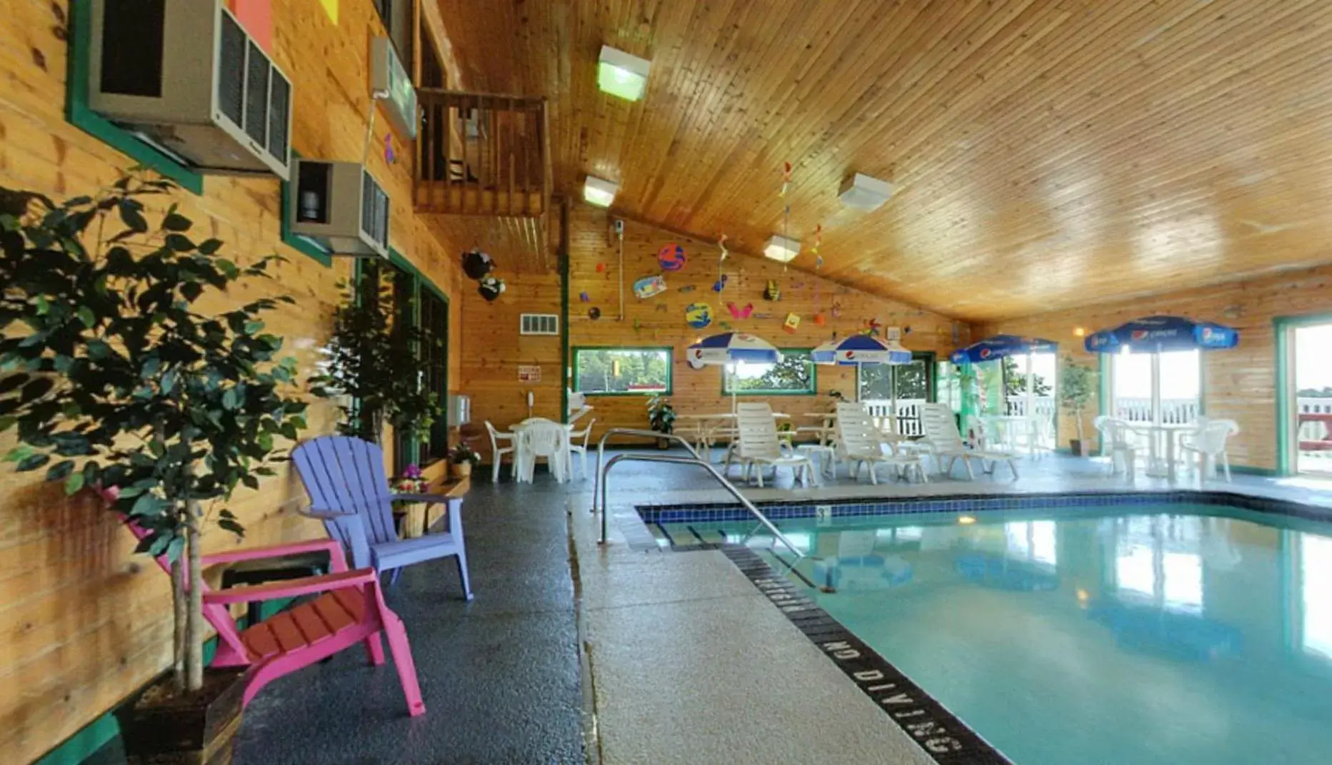 Swimming Pool in Americas Best Value Inn - Duluth Spirit Mountain Inn