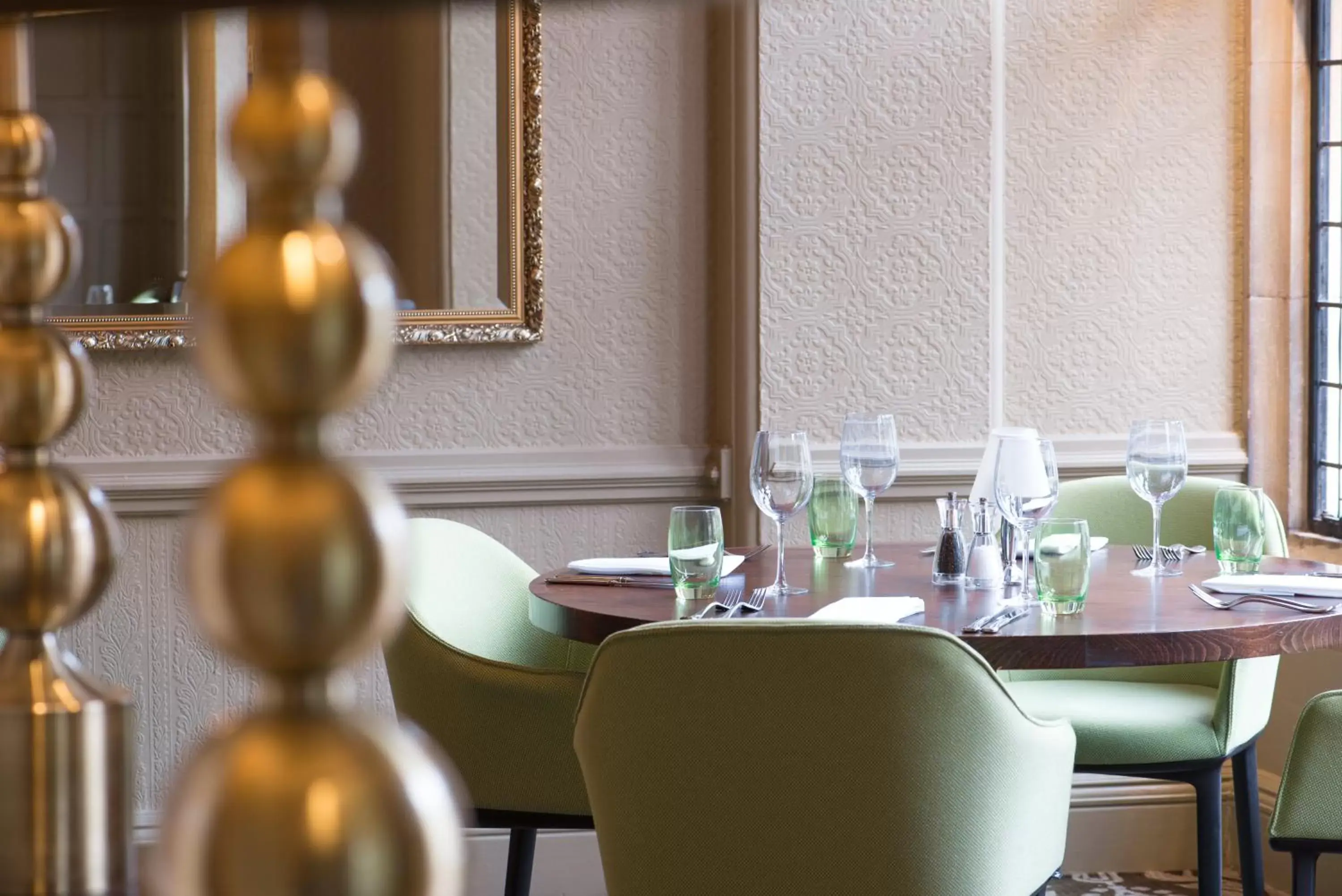 Restaurant/Places to Eat in The Crown Manor House Hotel