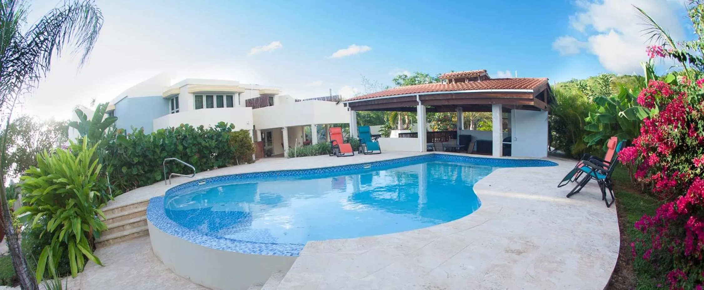 Swimming pool in Bella Noni B&B