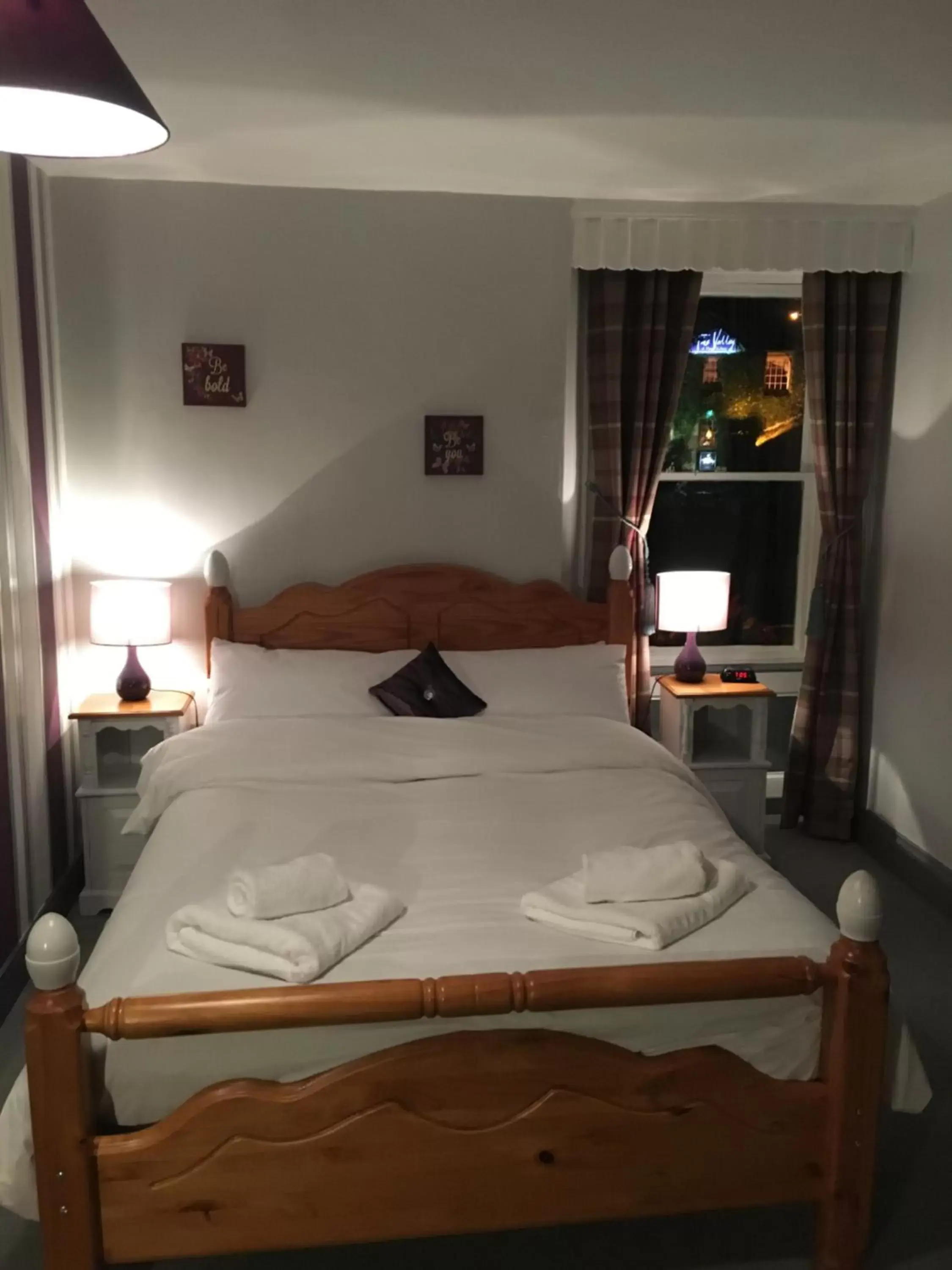 Bed in The Dyvels Inn