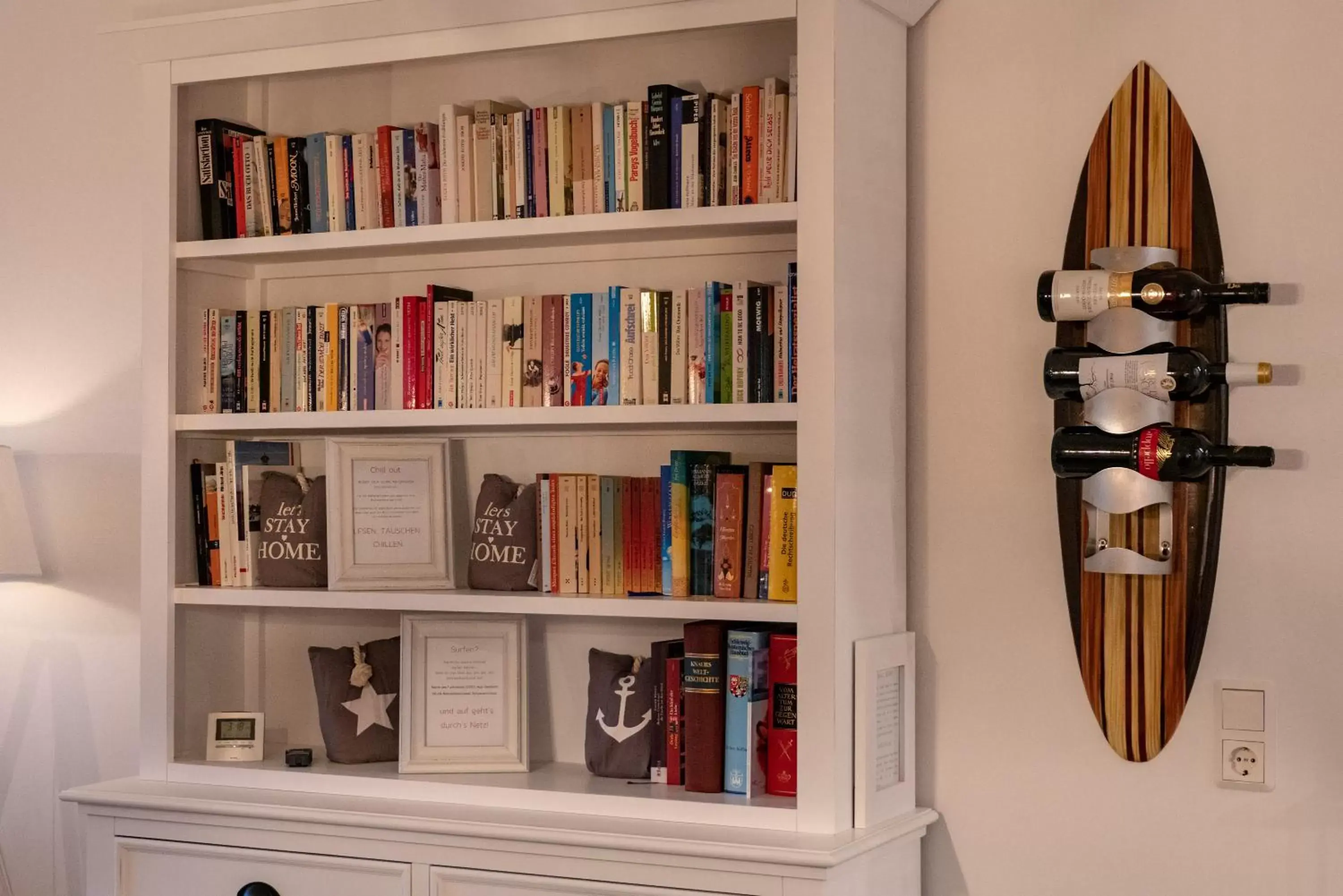 Living room, Library in Hotel Stadt Cuxhaven