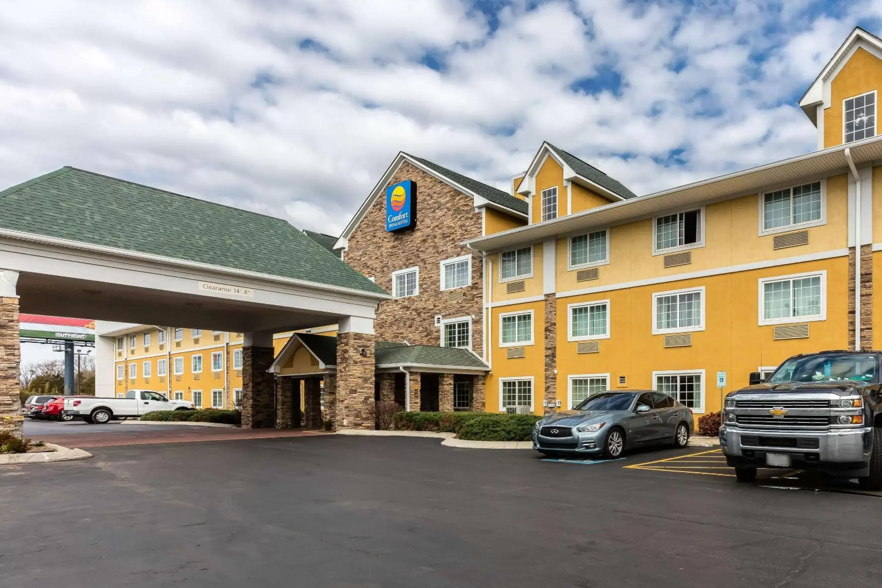 Property Building in Comfort Inn & Suites Nashville-Antioch