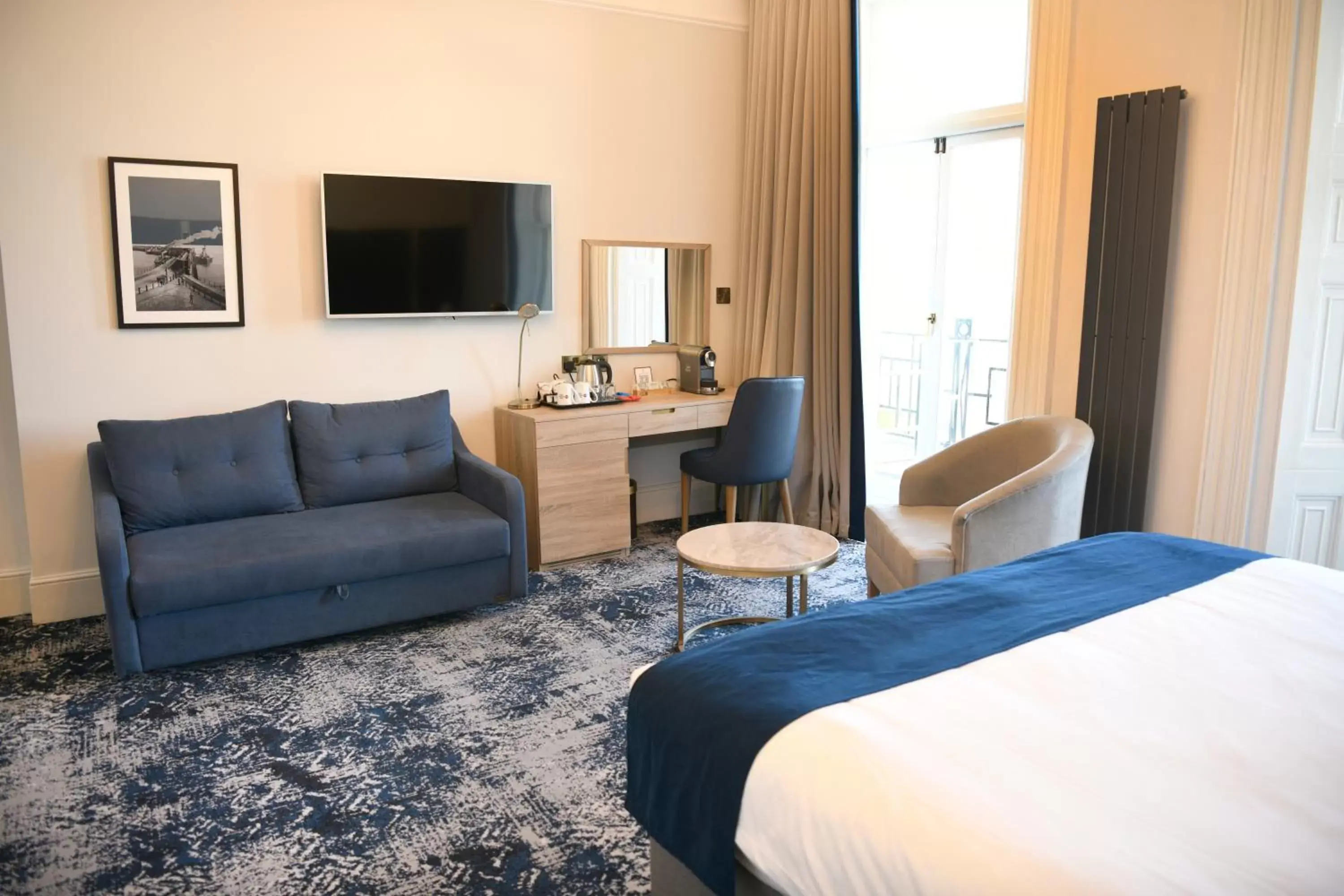 Bedroom, Seating Area in Best Western Premier Dover Marina Hotel & Spa